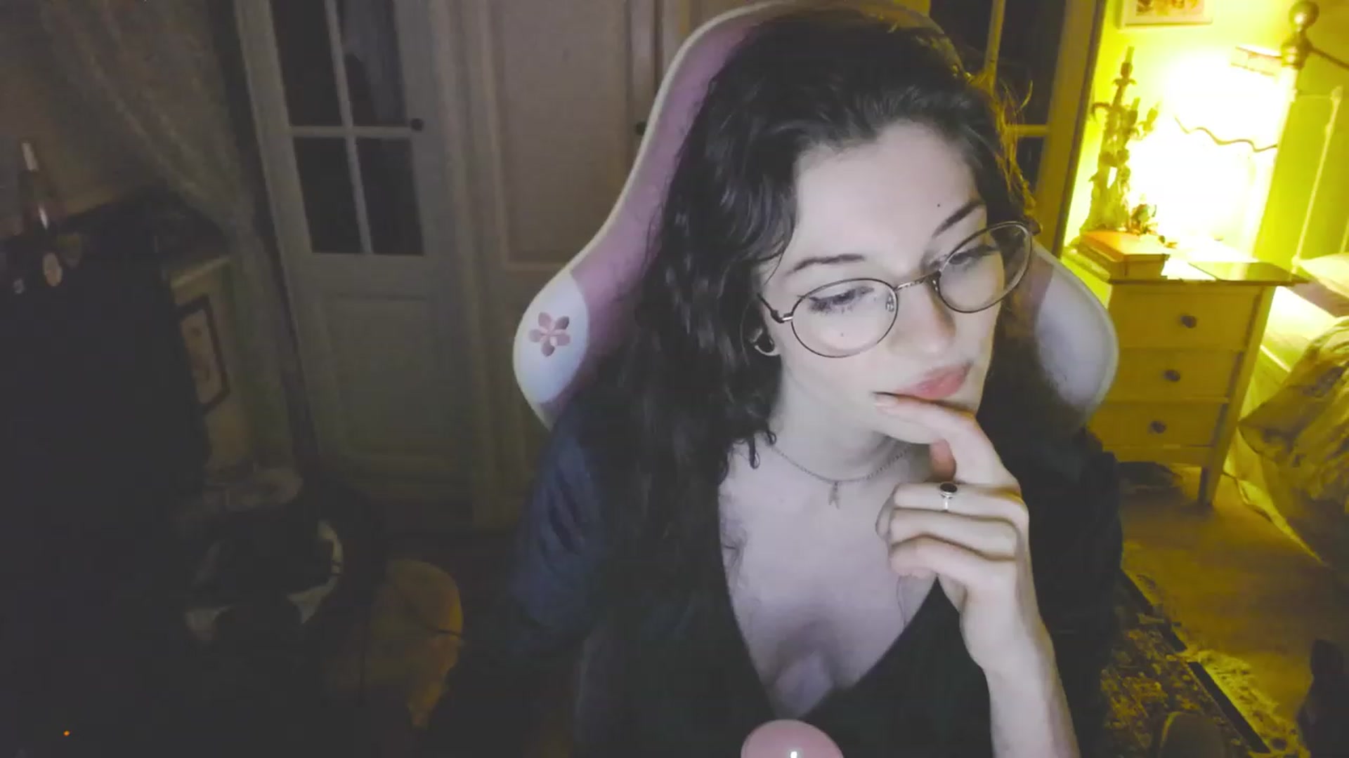 Gallery image thumbnail from viola__'s myfreecams stream on, 08/25/2023, 21:44 image 5 of 20