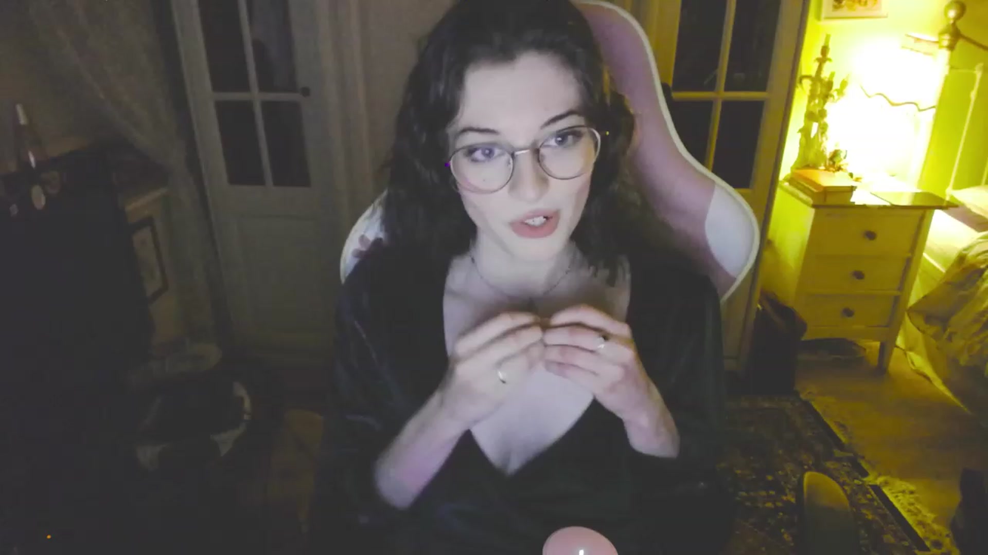 Gallery image thumbnail from viola__'s myfreecams stream on, 08/25/2023, 21:44 image 1 of 20