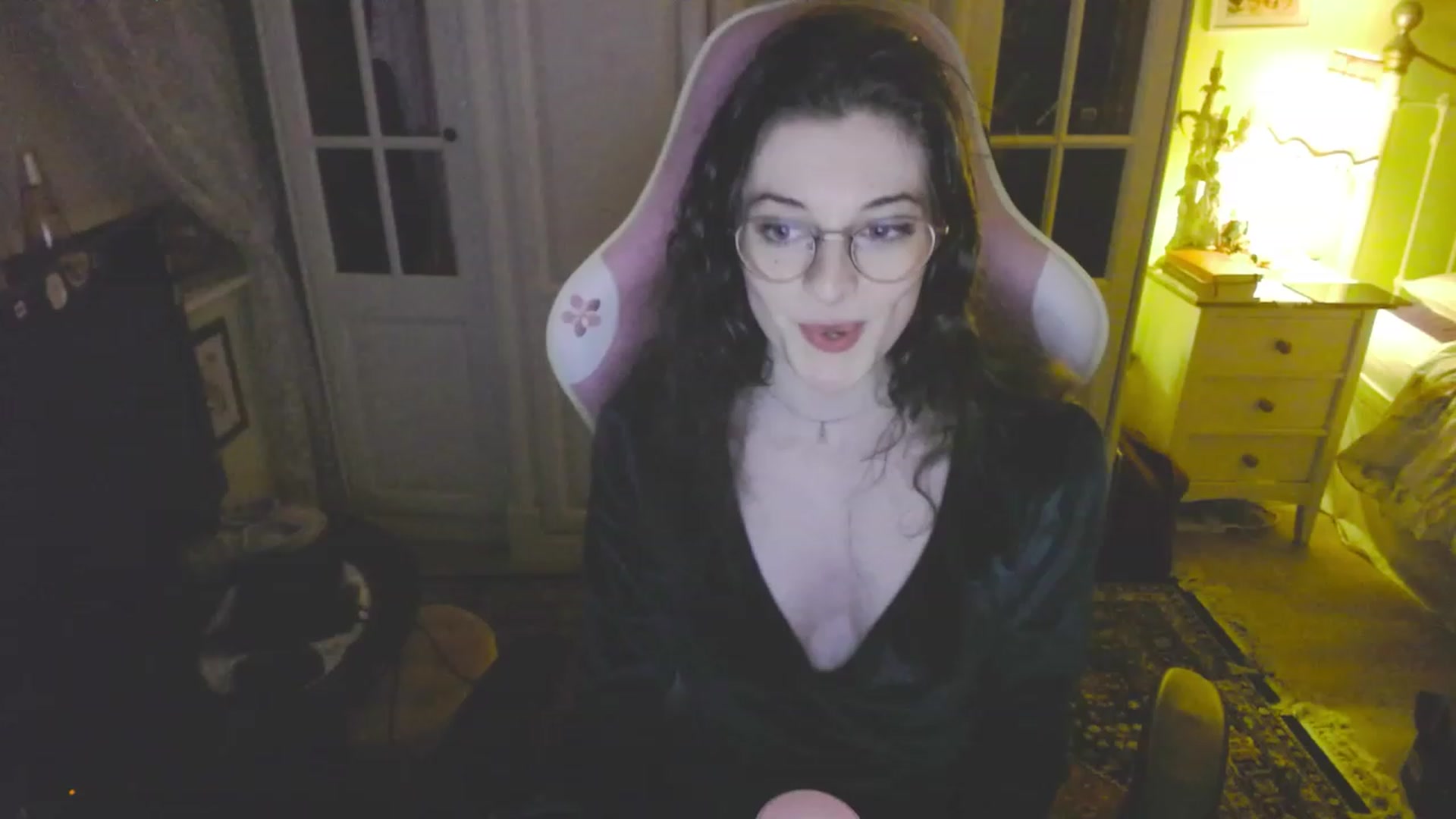 Gallery image thumbnail from viola__'s myfreecams stream on, 08/25/2023, 21:44 image 7 of 20