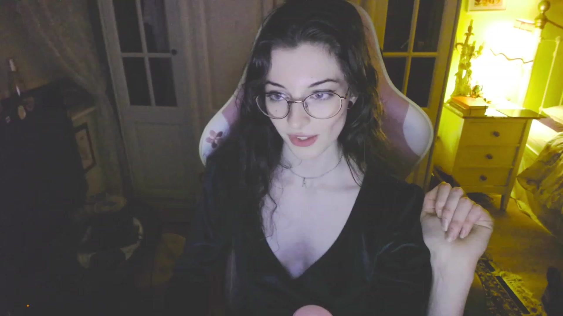 Gallery image thumbnail from viola__'s myfreecams stream on, 08/25/2023, 21:44 image 18 of 20