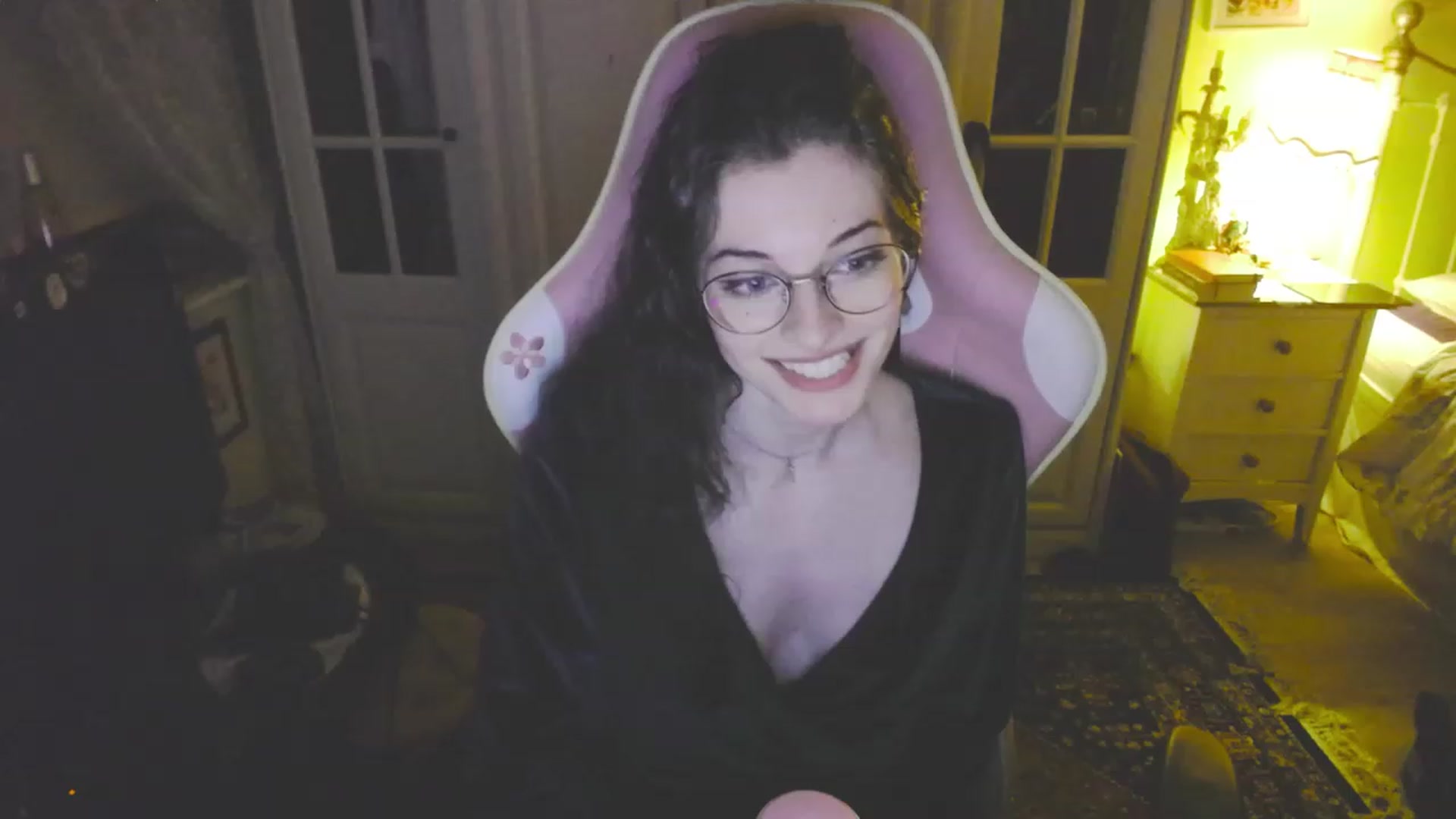 Gallery image thumbnail from viola__'s myfreecams stream on, 08/25/2023, 21:44 image 8 of 20