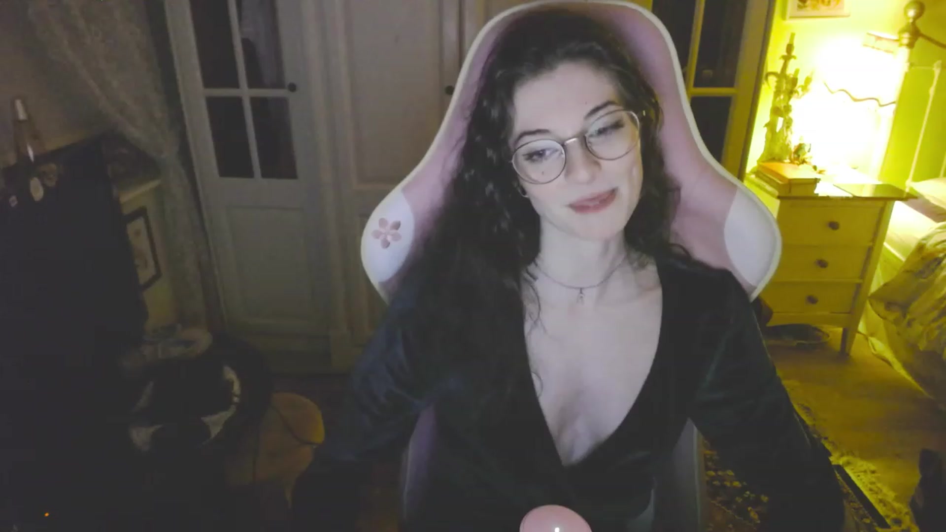 Gallery image thumbnail from viola__'s myfreecams stream on, 08/25/2023, 21:44 image 4 of 20