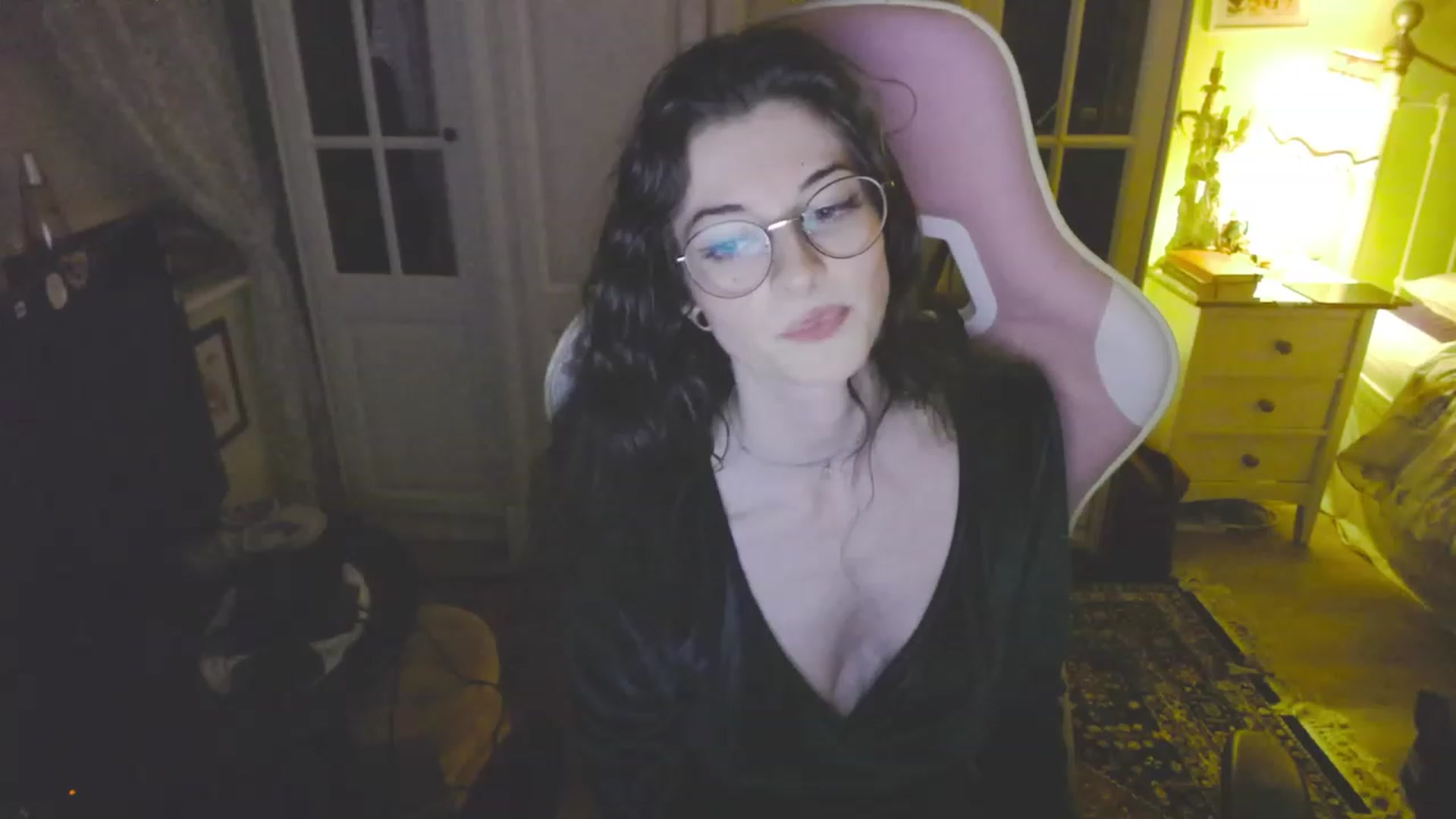 Gallery image thumbnail from viola__'s myfreecams stream on, 08/25/2023, 21:44 image 6 of 20