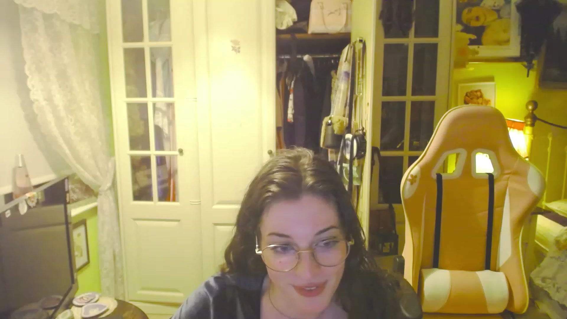 Gallery image thumbnail from viola__'s myfreecams stream on, 08/25/2023, 22:35 image 3 of 20