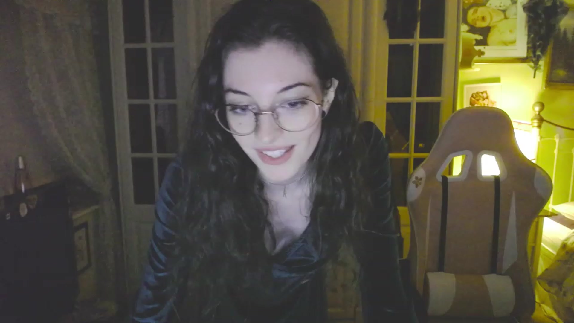 Gallery image thumbnail from viola__'s myfreecams stream on, 08/25/2023, 22:35 image 4 of 20