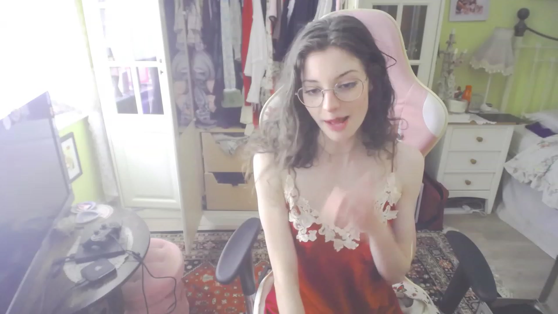 Gallery image thumbnail from viola__'s myfreecams stream on, 09/01/2023, 15:12 image 13 of 20