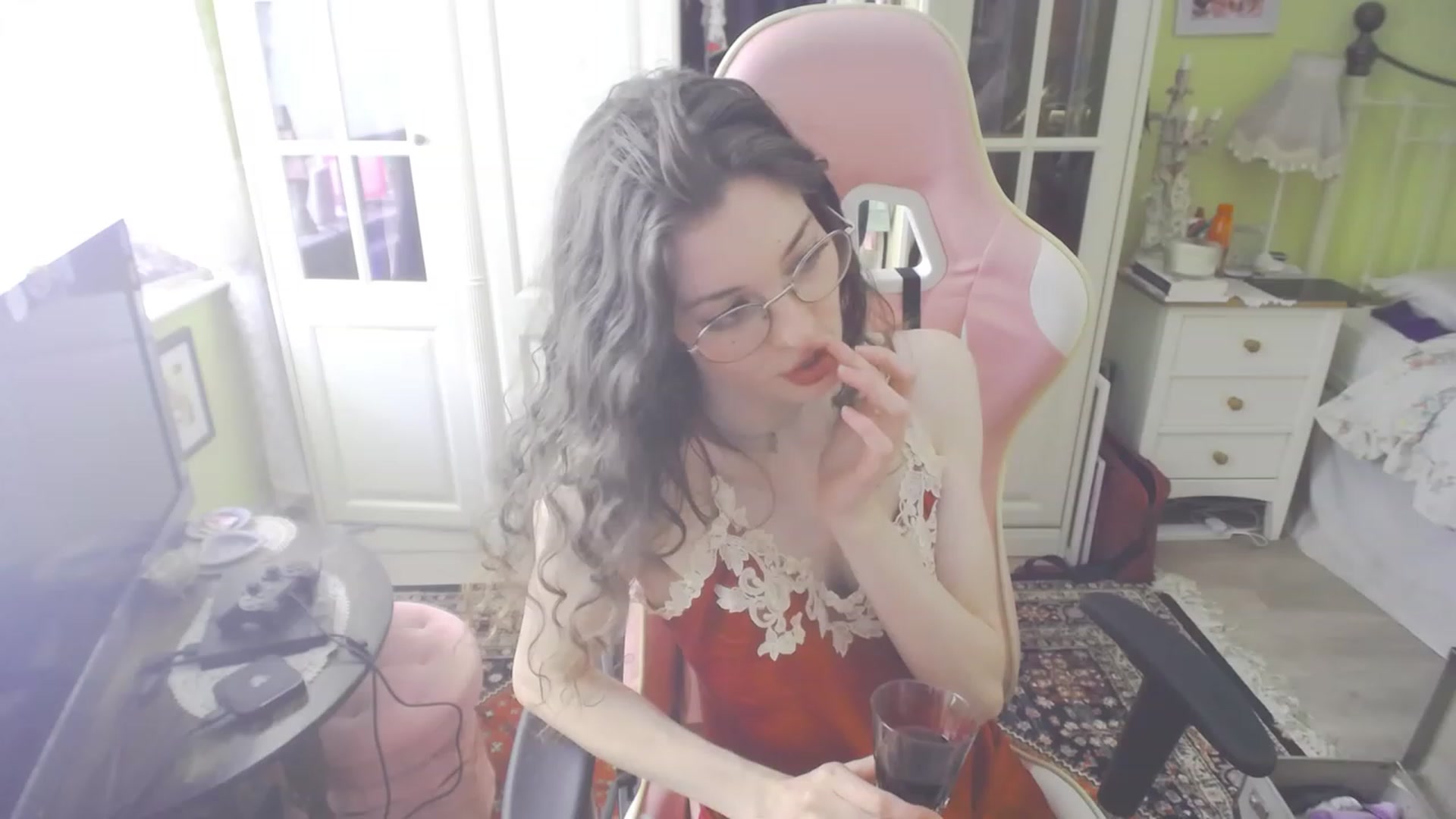 Gallery image thumbnail from viola__'s myfreecams stream on, 09/01/2023, 15:12 image 1 of 20