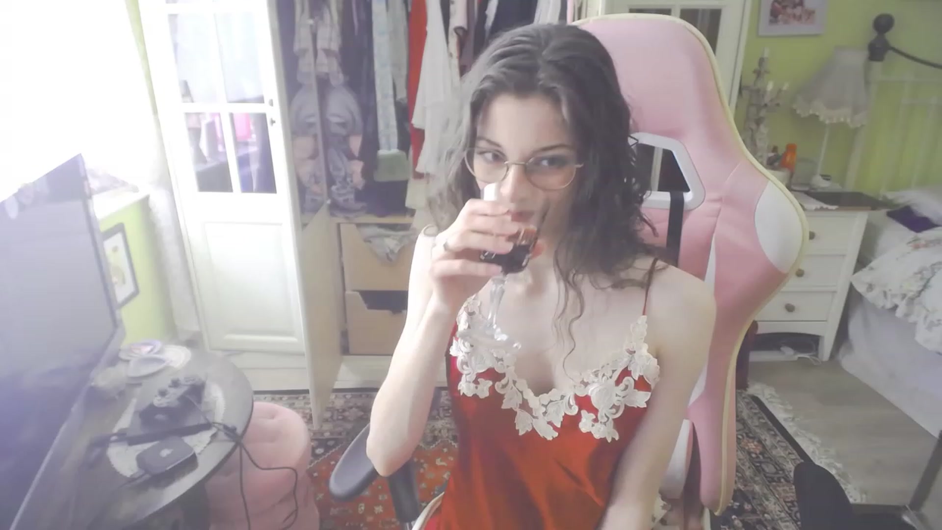 Gallery image thumbnail from viola__'s myfreecams stream on, 09/01/2023, 15:12 image 12 of 20