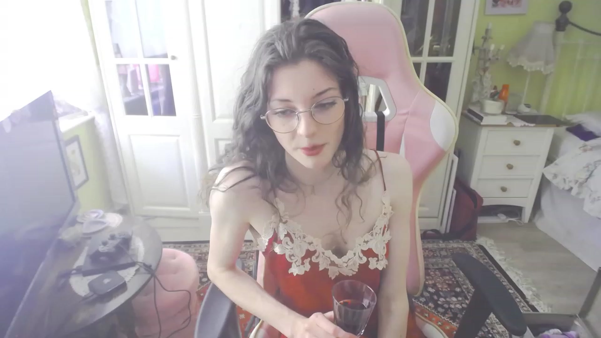 Gallery image thumbnail from viola__'s myfreecams stream on, 09/01/2023, 15:12 image 2 of 20