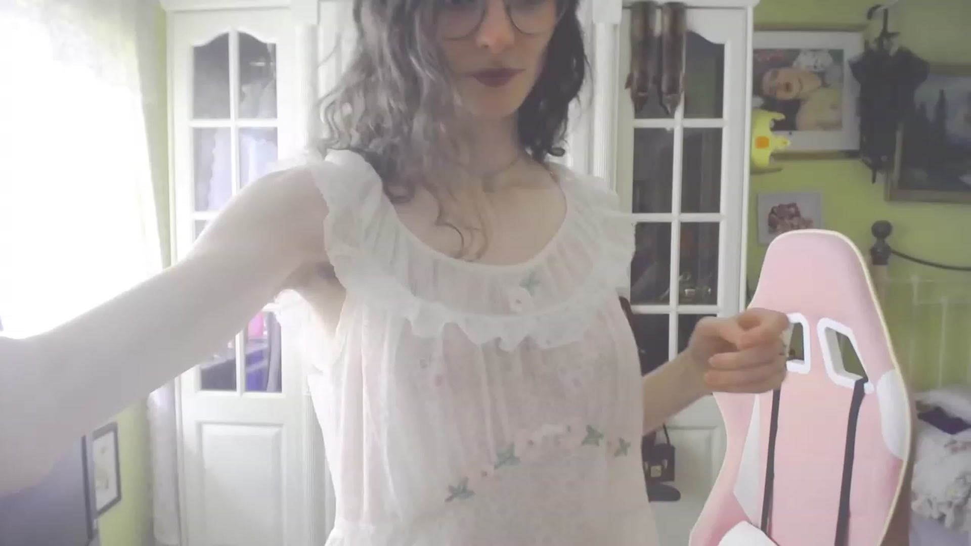 Gallery image thumbnail from viola__'s myfreecams stream on, 09/01/2023, 15:12 image 17 of 20