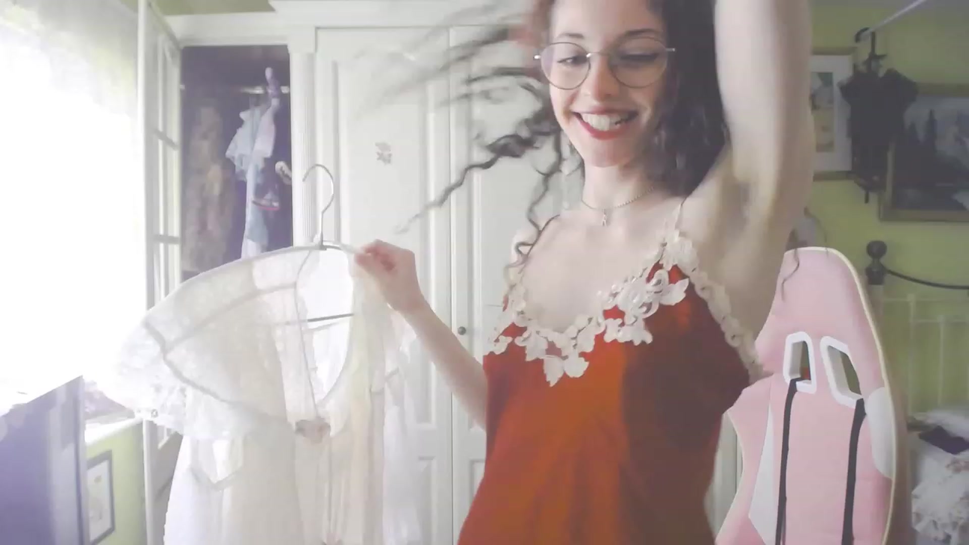 Gallery image thumbnail from viola__'s myfreecams stream on, 09/01/2023, 15:12 image 15 of 20