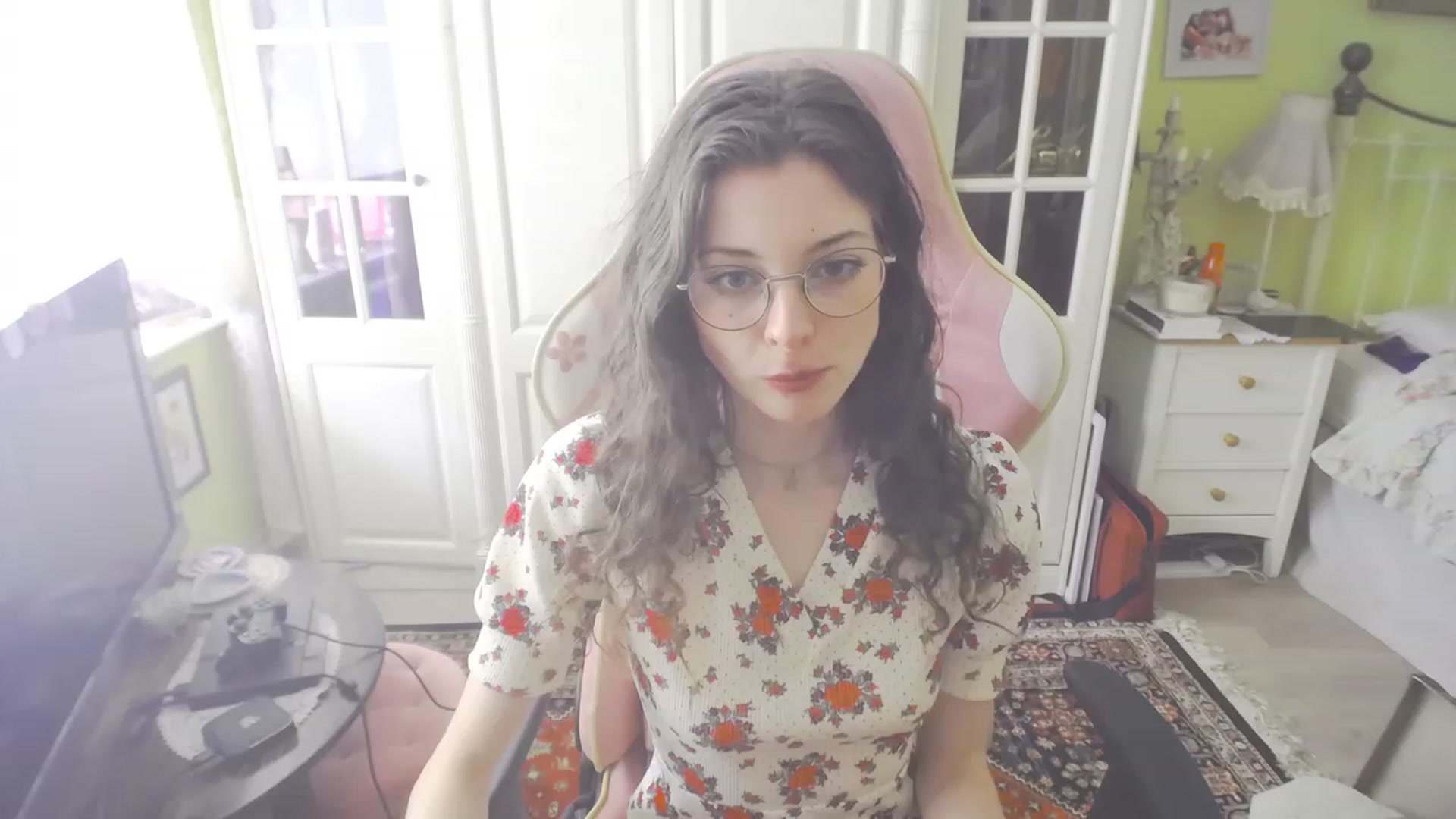 Gallery image thumbnail from viola__'s myfreecams stream on, 09/01/2023, 15:30 image 5 of 20