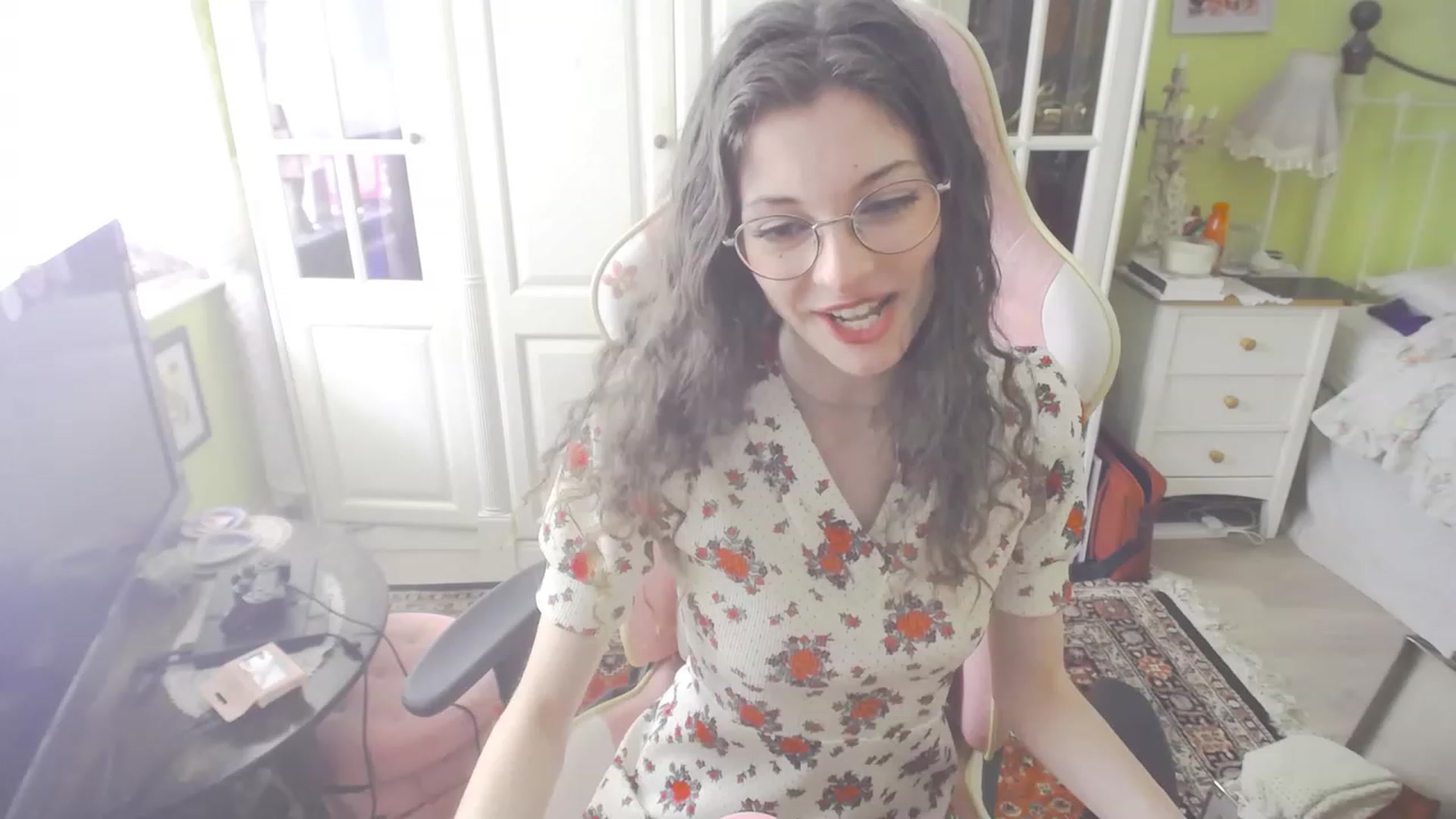 Gallery image thumbnail from viola__'s myfreecams stream on, 09/01/2023, 15:30 image 13 of 20