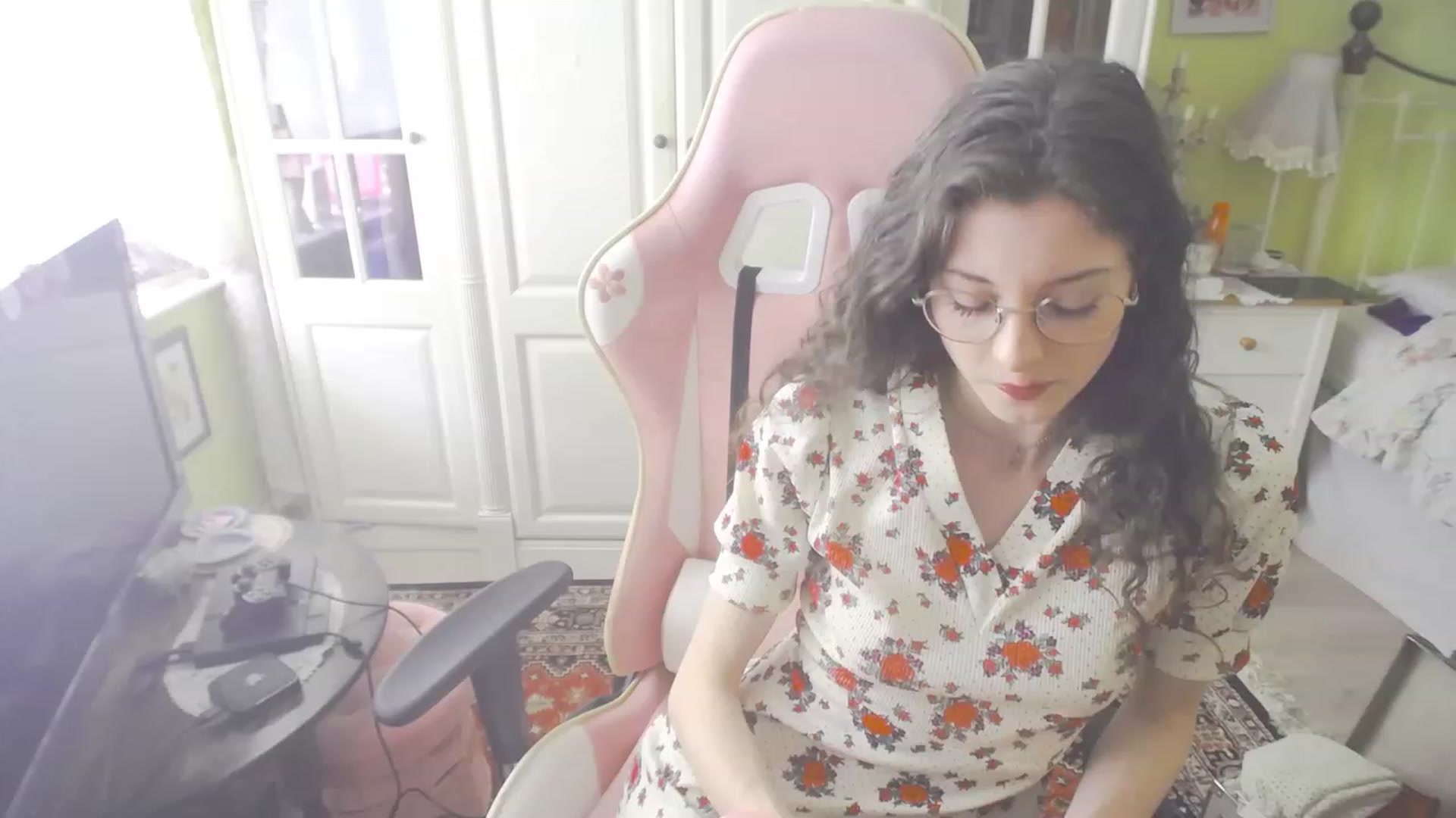Gallery image thumbnail from viola__'s myfreecams stream on, 09/01/2023, 15:30 image 6 of 20