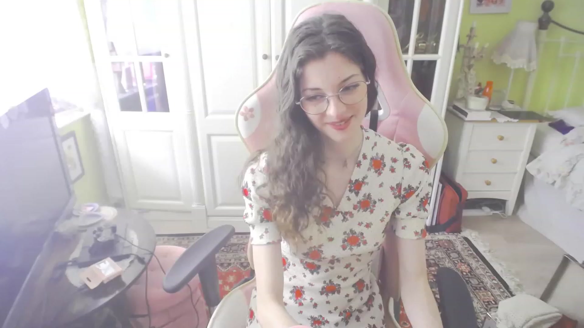Gallery image thumbnail from viola__'s myfreecams stream on, 09/01/2023, 15:30 image 15 of 20
