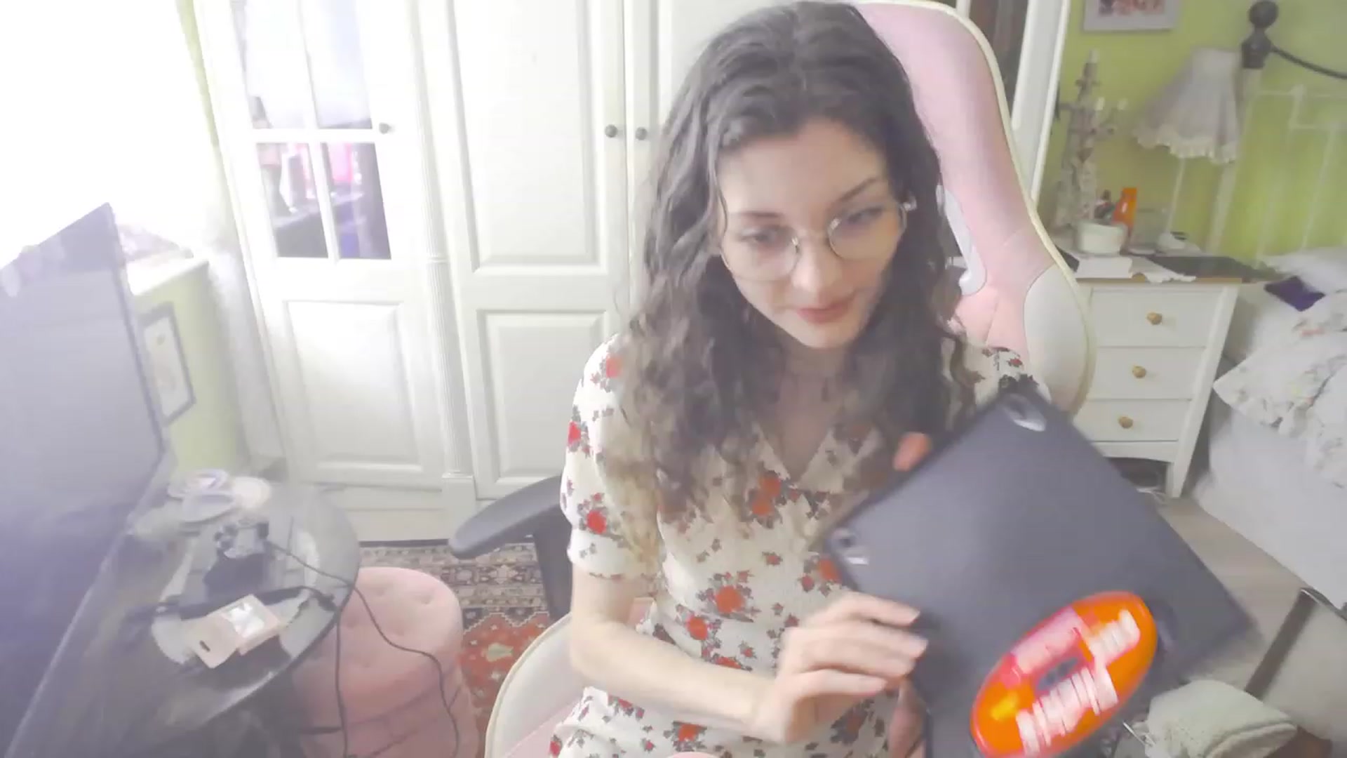 Gallery image thumbnail from viola__'s myfreecams stream on, 09/01/2023, 15:30 image 12 of 20