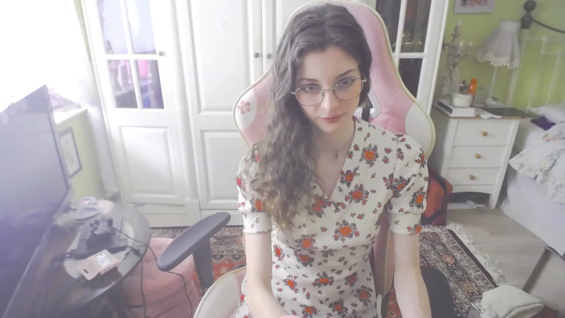 Gallery image thumbnail from viola__'s myfreecams stream on, 09/01/2023, 15:30 image 14 of 20