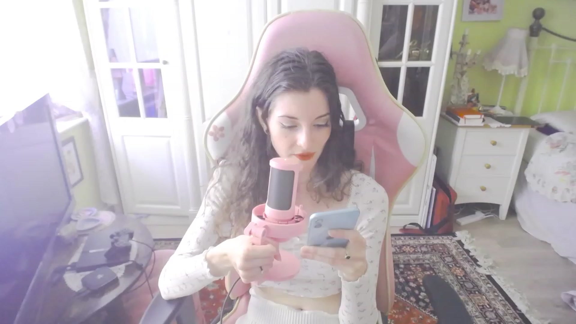 Gallery image thumbnail from viola__'s myfreecams stream on, 09/06/2023, 12:11 image 16 of 20