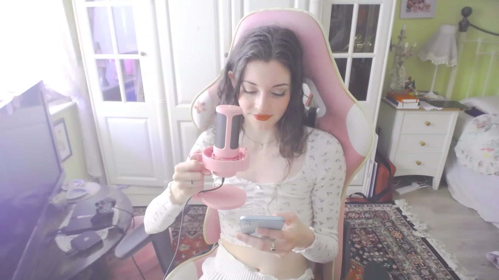 Gallery image thumbnail from viola__'s myfreecams stream on, 09/06/2023, 12:11 image 13 of 20