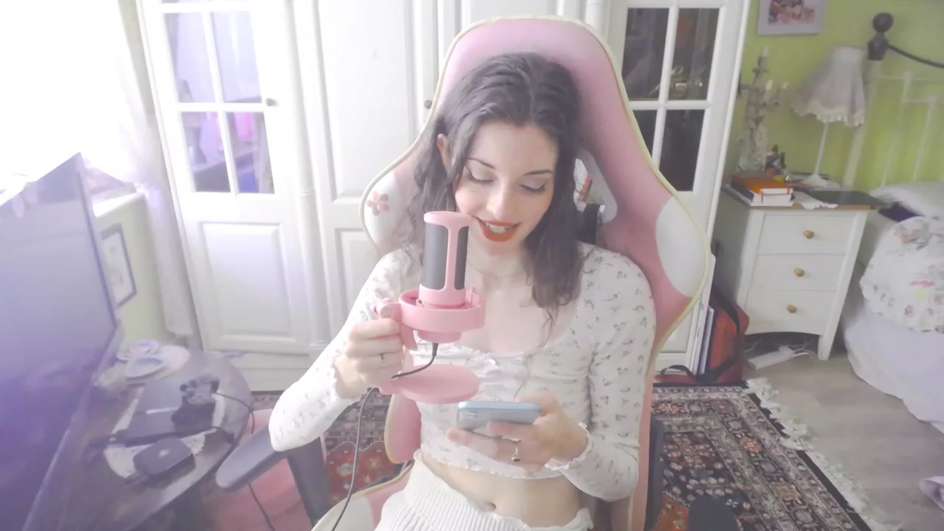 Gallery image thumbnail from viola__'s myfreecams stream on, 09/06/2023, 12:11 image 14 of 20