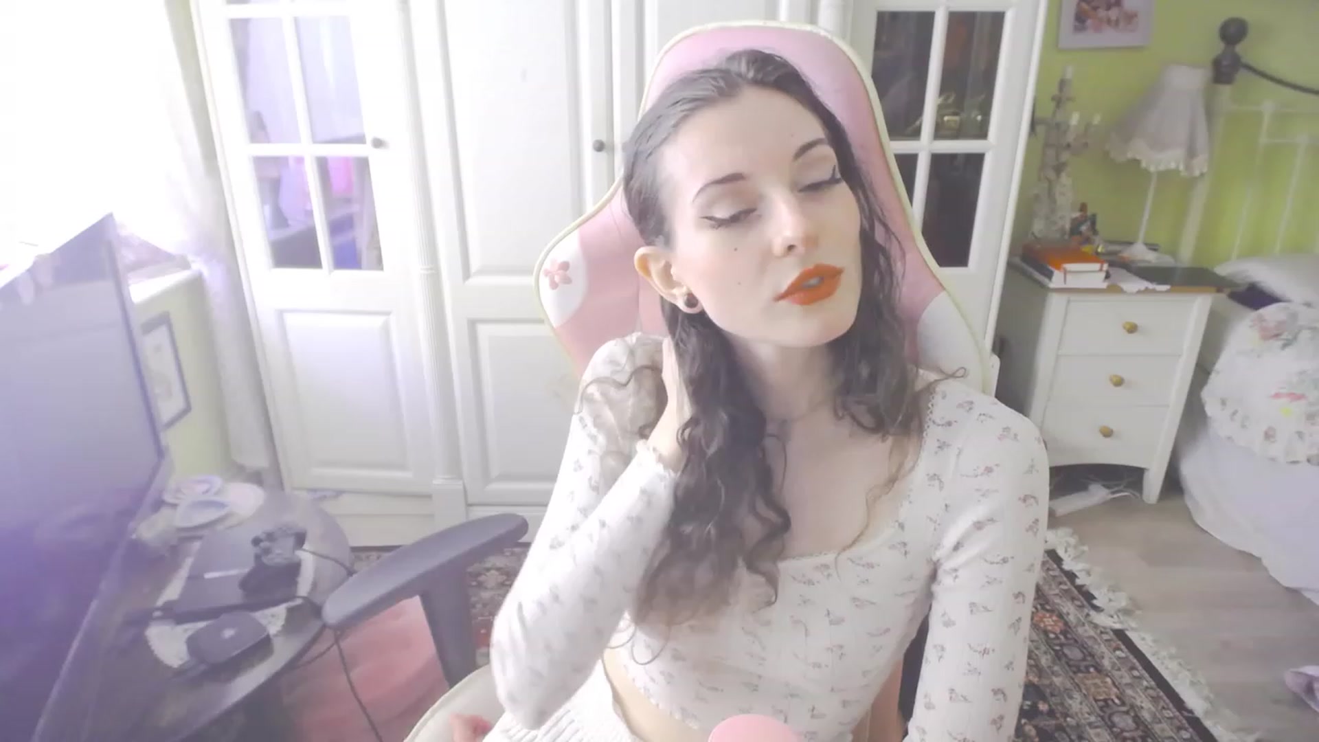 Gallery image thumbnail from viola__'s myfreecams stream on, 09/06/2023, 12:11 image 10 of 20