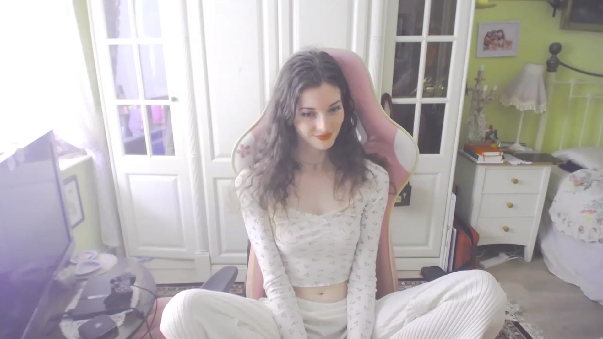 Gallery image thumbnail from viola__'s myfreecams stream on, 09/06/2023, 14:00 image 3 of 20