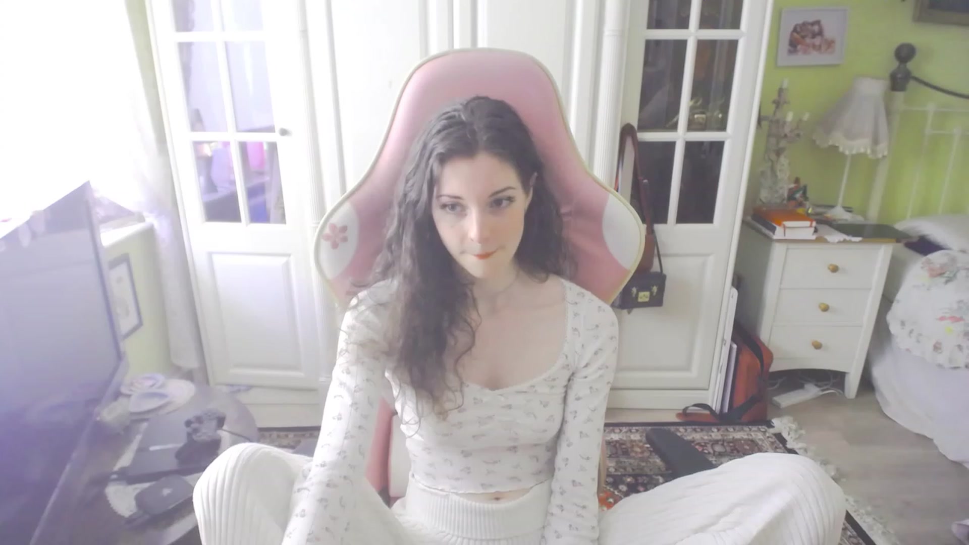 Gallery image thumbnail from viola__'s myfreecams stream on, 09/06/2023, 14:00 image 12 of 20