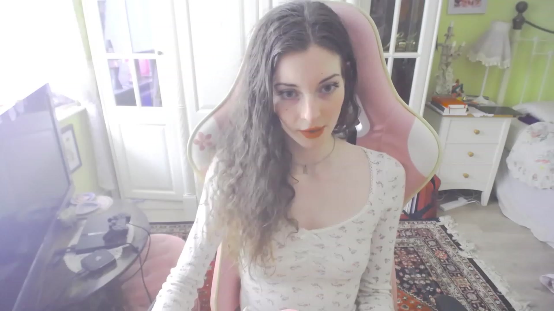 Gallery image thumbnail from viola__'s myfreecams stream on, 09/06/2023, 14:00 image 20 of 20