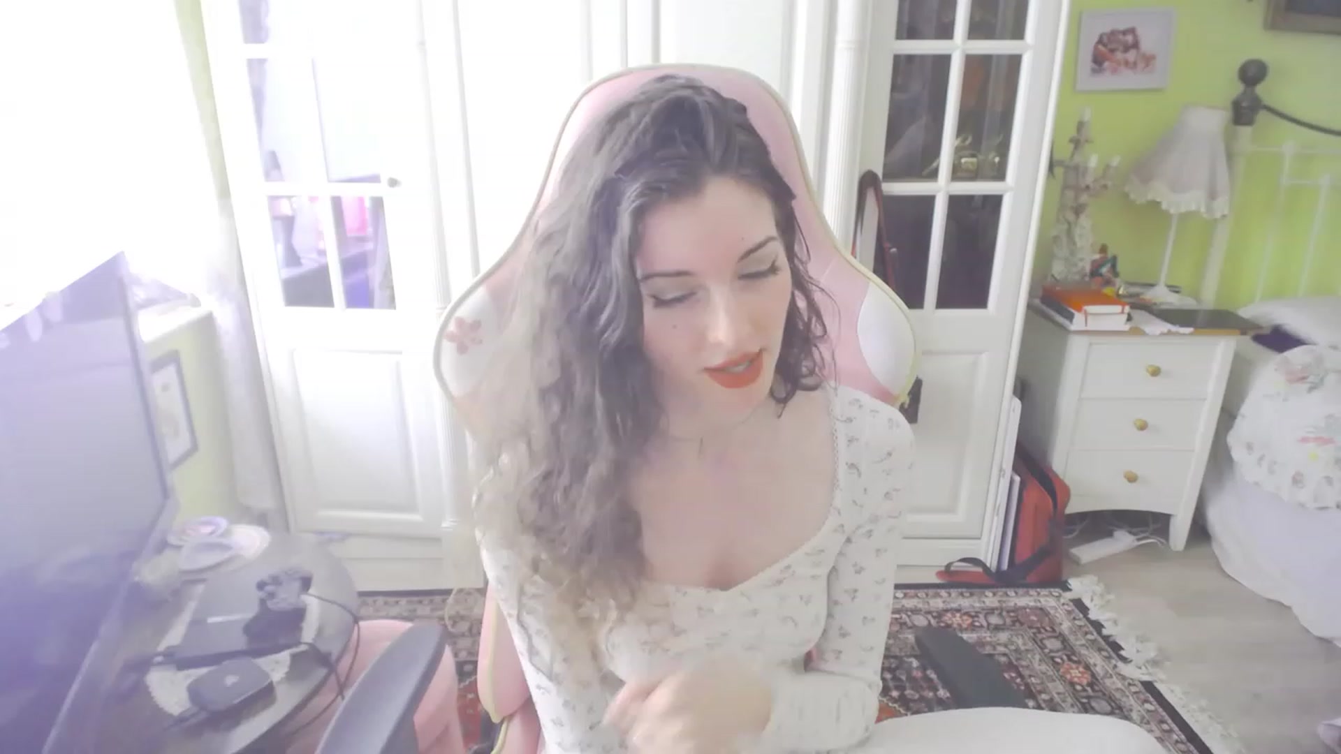 Gallery image thumbnail from viola__'s myfreecams stream on, 09/06/2023, 14:00 image 8 of 20