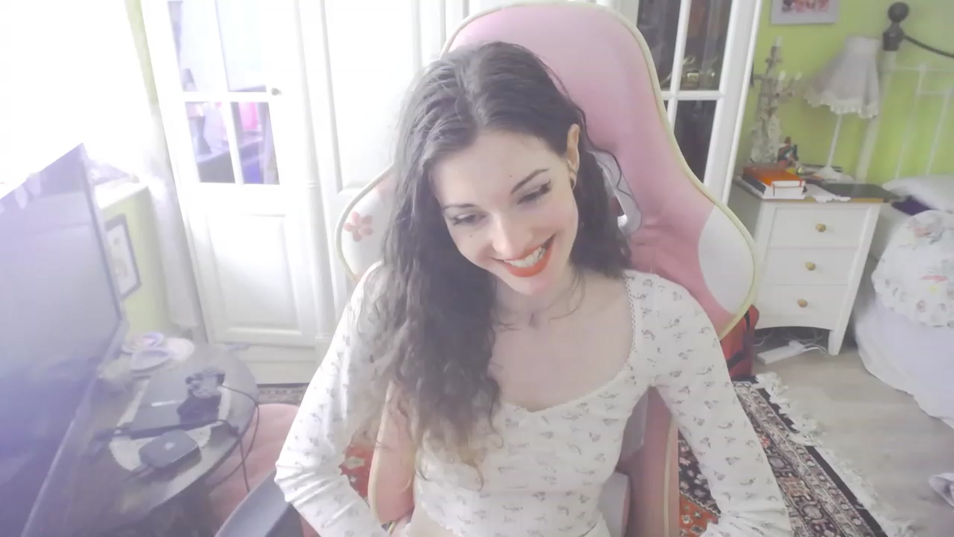 Gallery image thumbnail from viola__'s myfreecams stream on, 09/06/2023, 14:00 image 18 of 20
