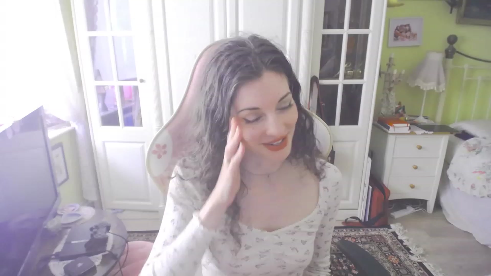 Gallery image thumbnail from viola__'s myfreecams stream on, 09/06/2023, 14:00 image 2 of 20