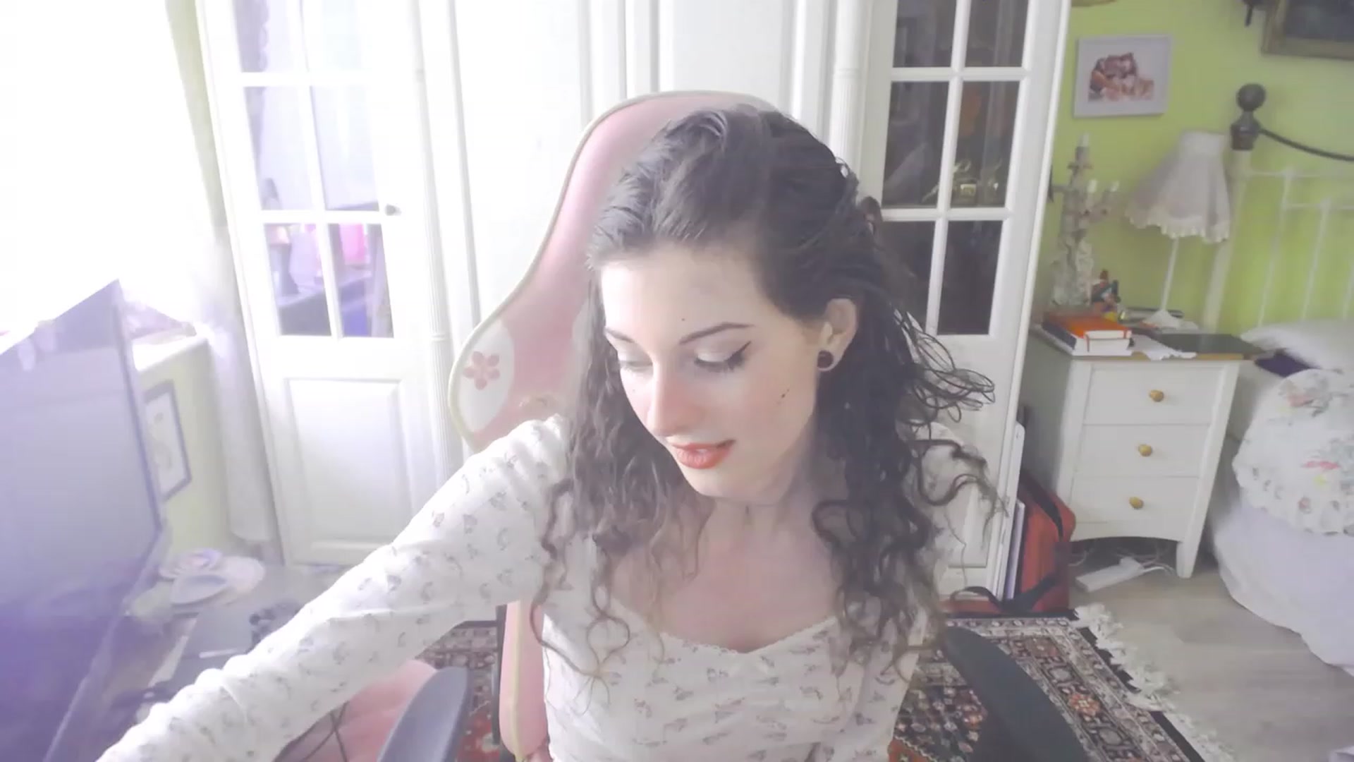 Gallery image thumbnail from viola__'s myfreecams stream on, 09/06/2023, 14:00 image 6 of 20