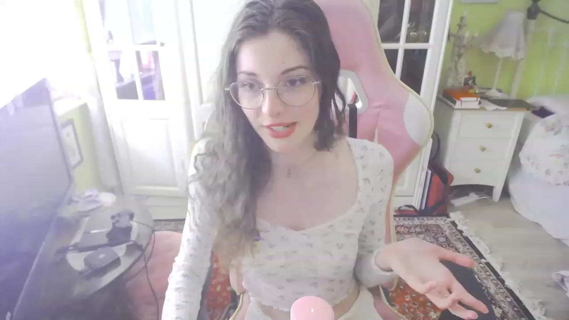 Gallery image thumbnail from viola__'s myfreecams stream on, 09/06/2023, 17:01 image 1 of 20
