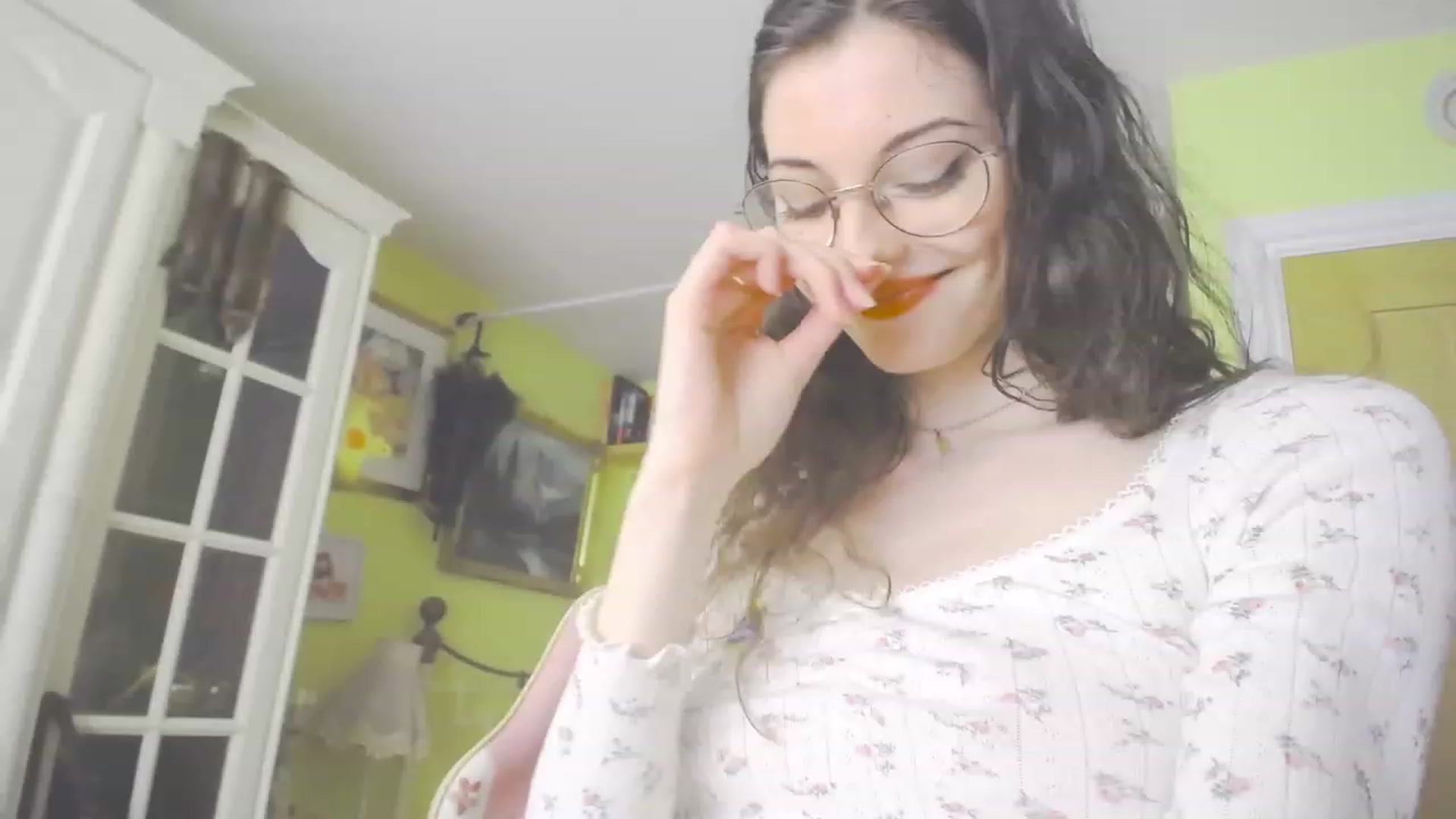 Gallery image thumbnail from viola__'s myfreecams stream on, 09/06/2023, 17:01 image 11 of 20