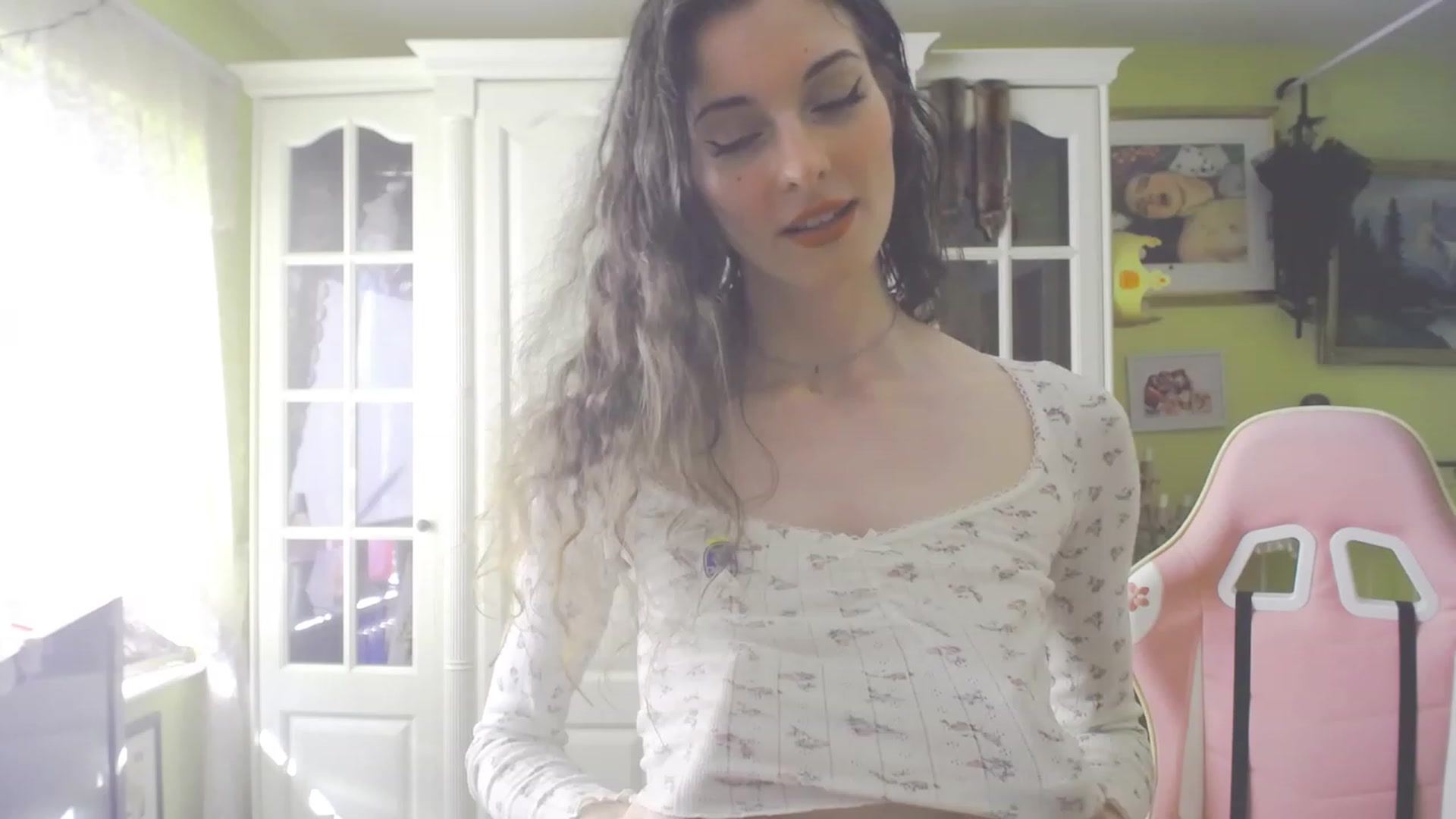 Gallery image thumbnail from viola__'s myfreecams stream on, 09/06/2023, 17:01 image 12 of 20