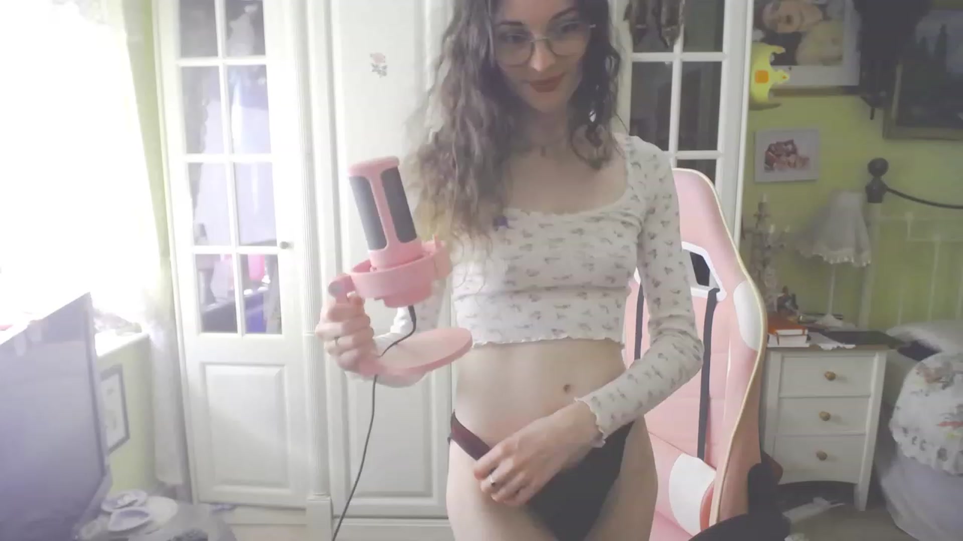 Gallery image thumbnail from viola__'s myfreecams stream on, 09/06/2023, 17:01 image 7 of 20