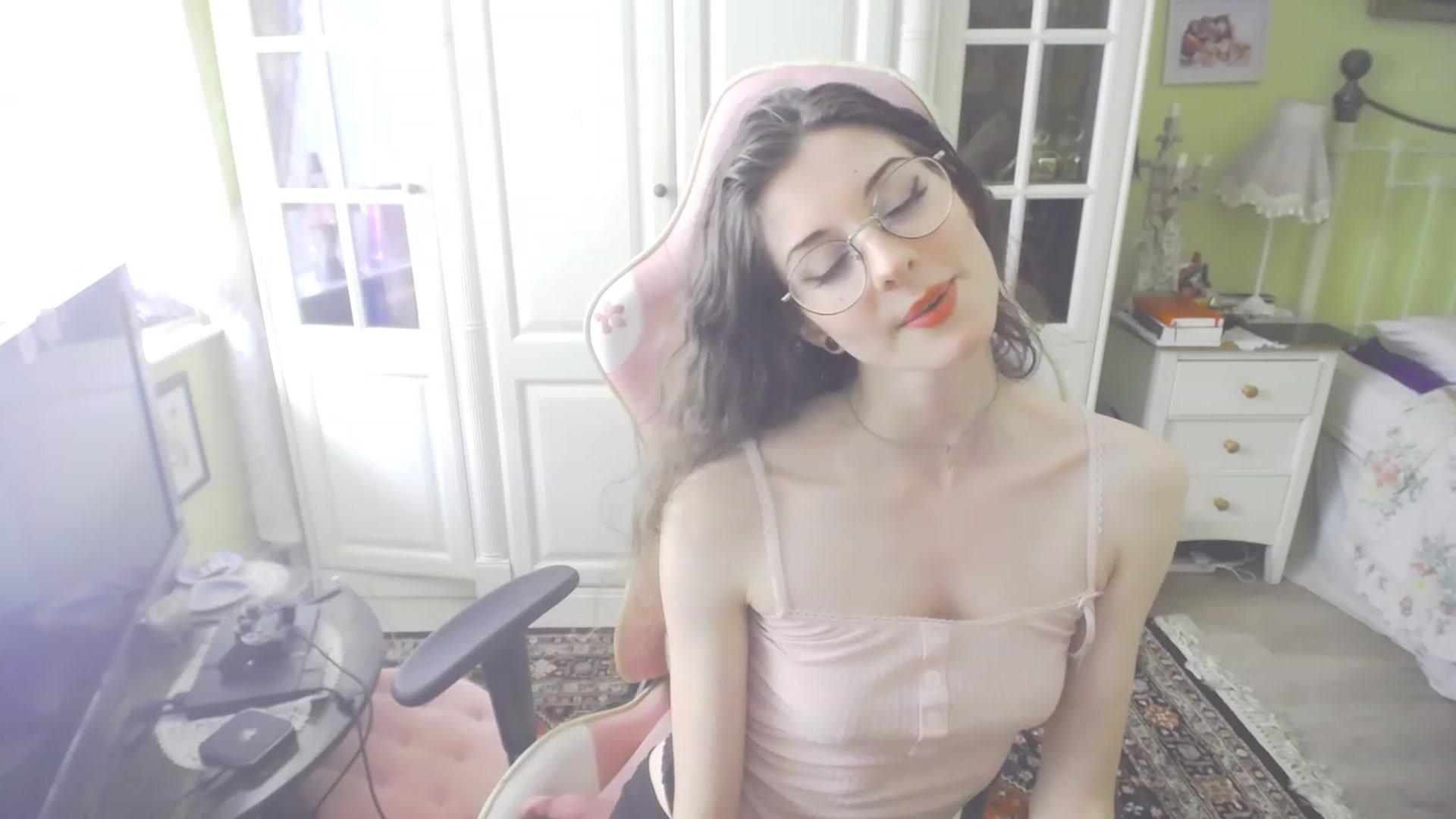 Gallery image thumbnail from viola__'s myfreecams stream on, 09/07/2023, 14:55 image 13 of 20