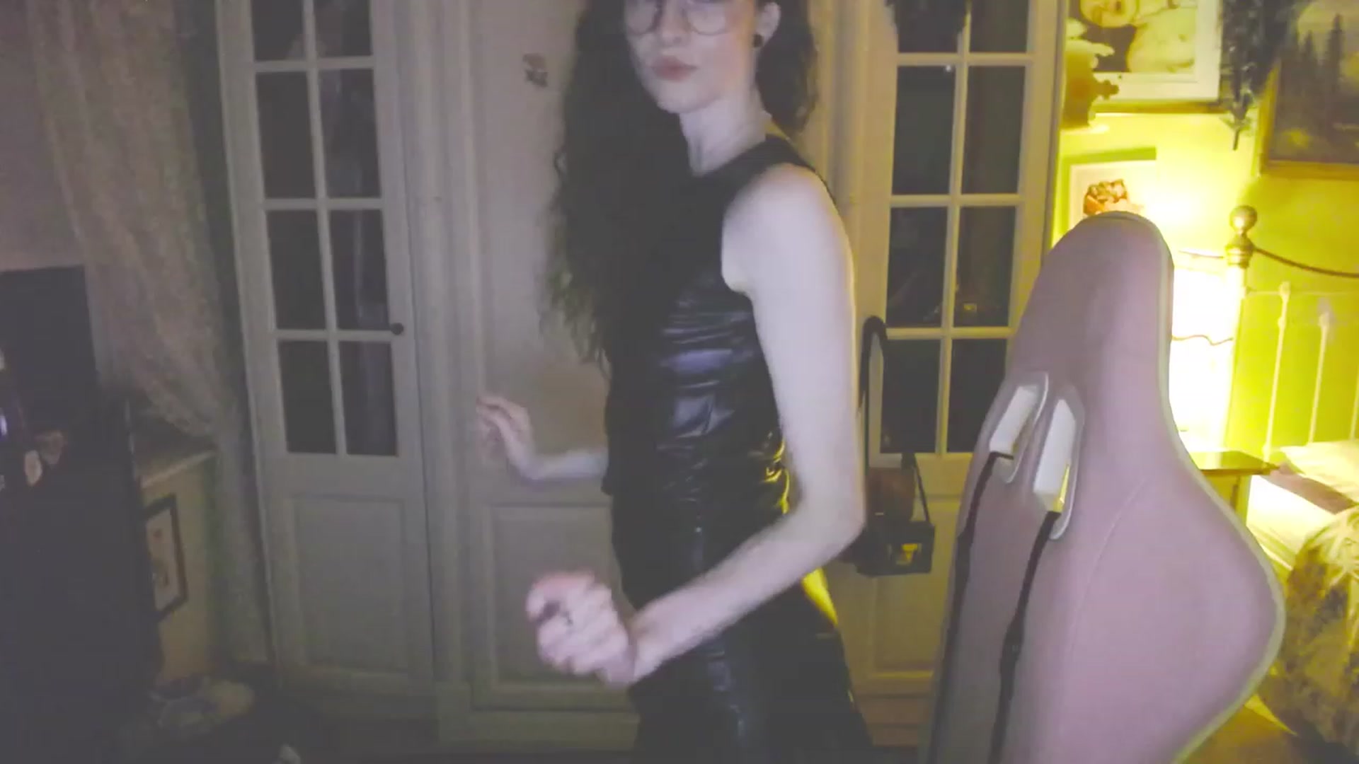 Gallery image thumbnail from viola__'s myfreecams stream on, 09/07/2023, 22:13 image 8 of 20