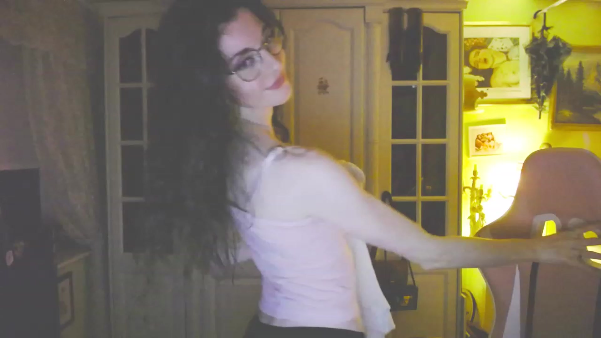 Gallery image thumbnail from viola__'s myfreecams stream on, 09/07/2023, 22:13 image 13 of 20