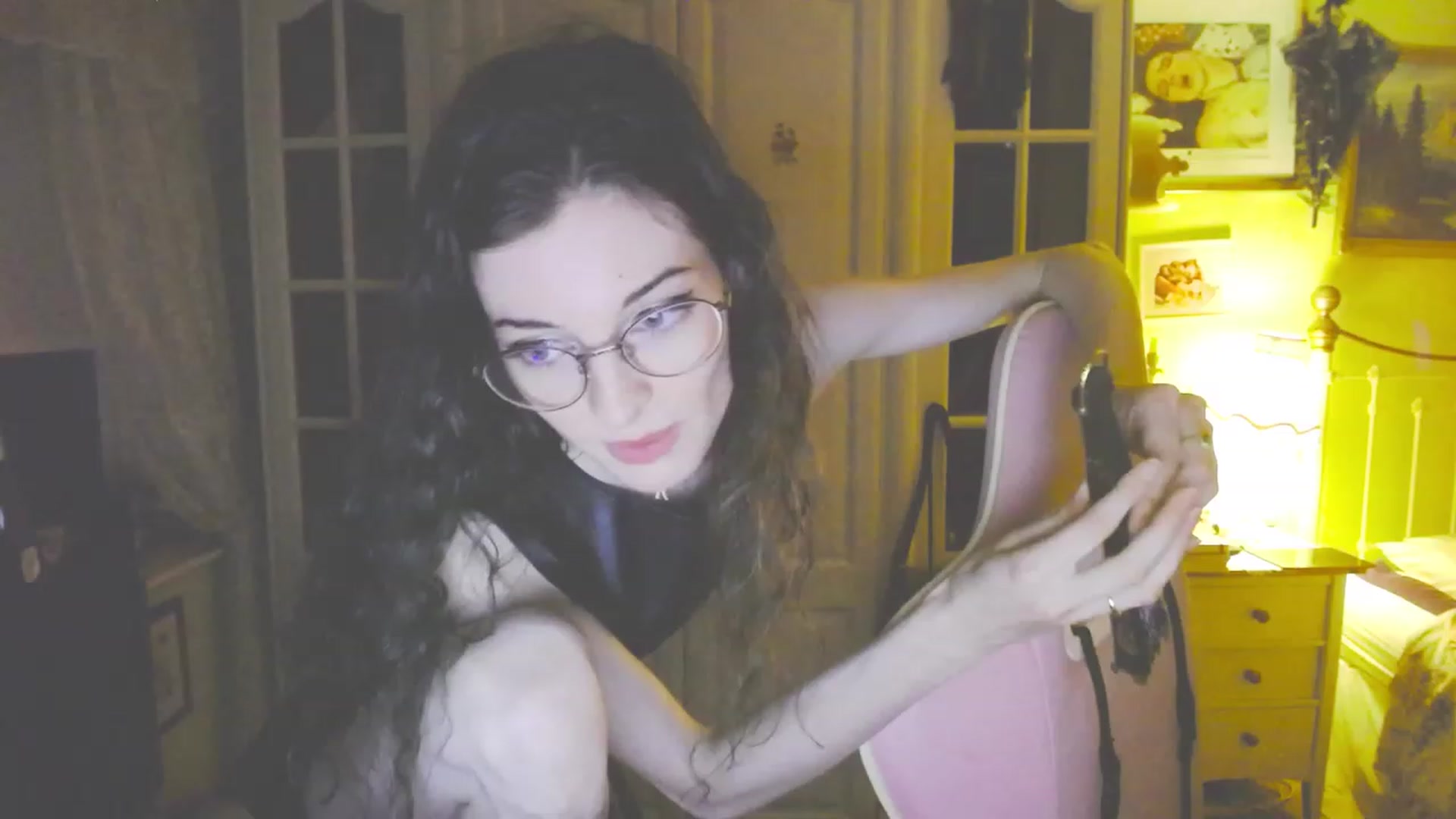 Gallery image thumbnail from viola__'s myfreecams stream on, 09/07/2023, 22:13 image 10 of 20