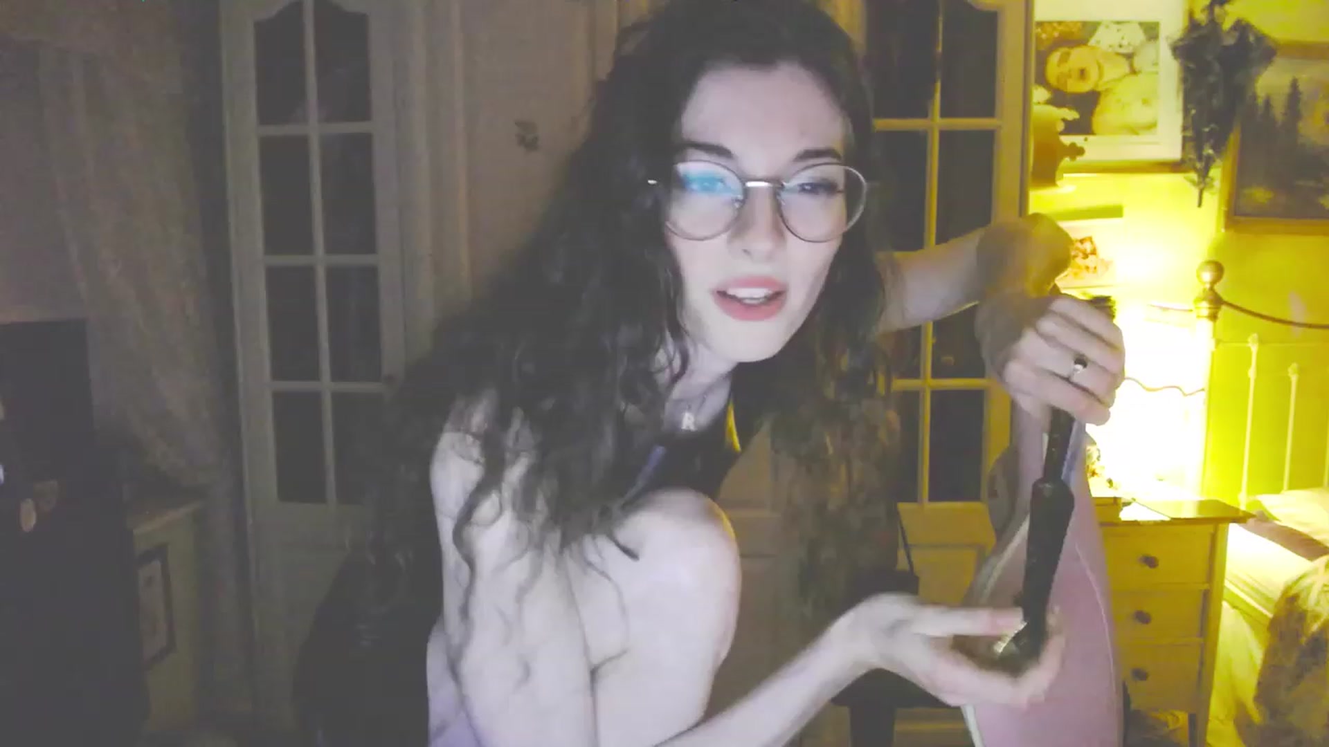 Gallery image thumbnail from viola__'s myfreecams stream on, 09/07/2023, 22:13 image 9 of 20