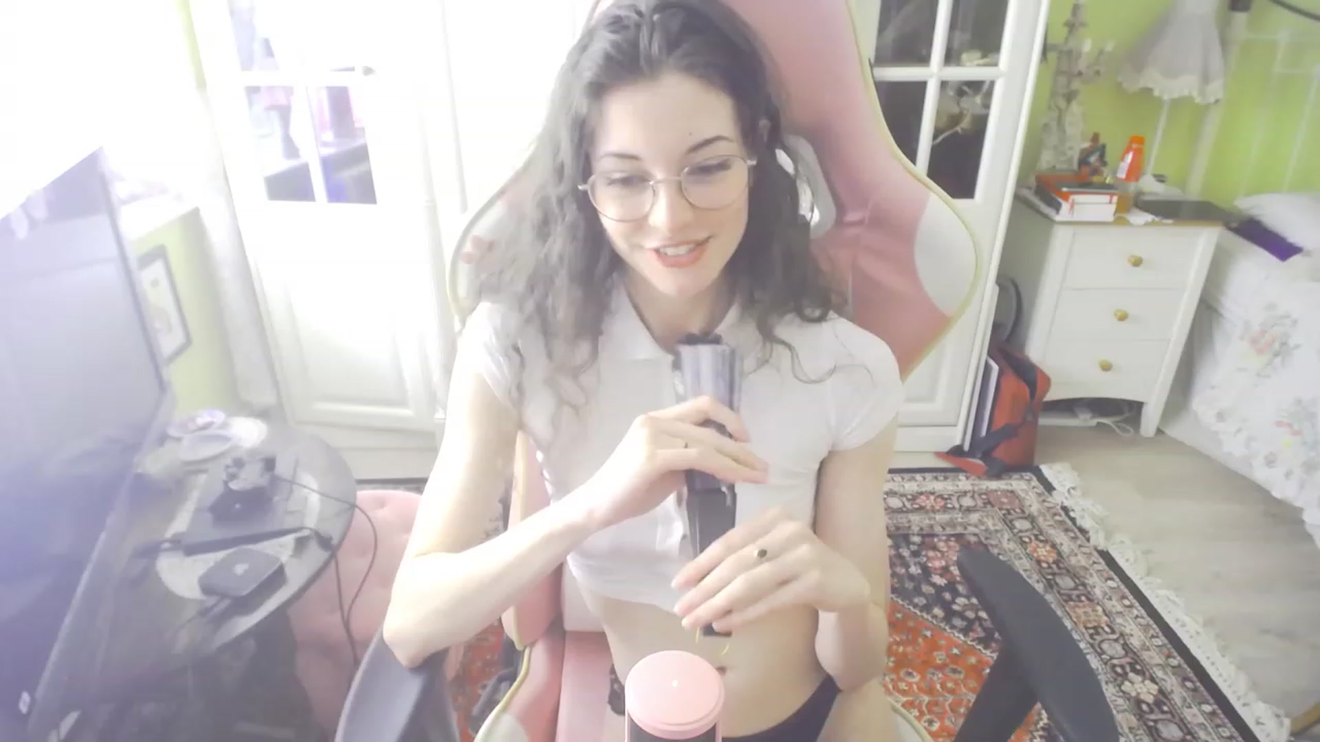 Gallery image thumbnail from viola__'s myfreecams stream on, 09/08/2023, 14:40 image 18 of 20