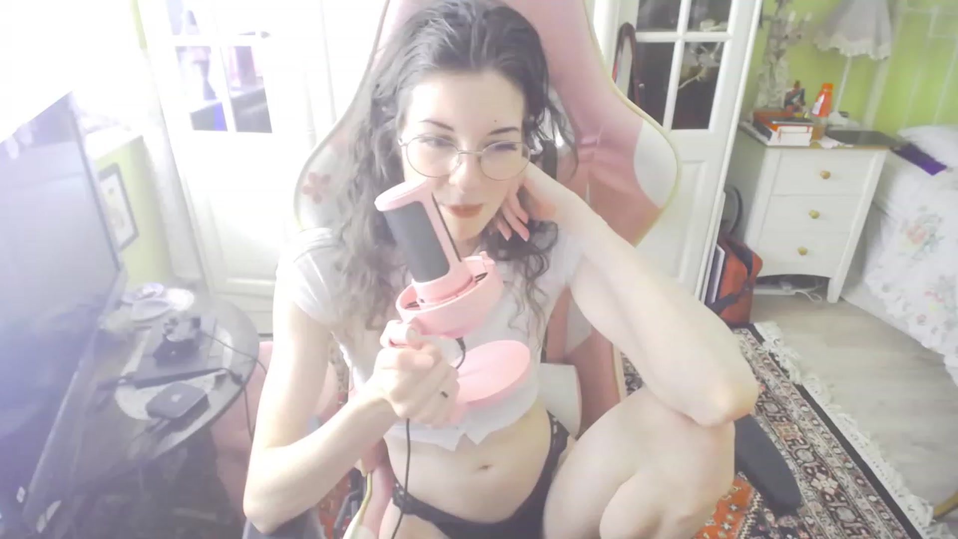Gallery image thumbnail from viola__'s myfreecams stream on, 09/08/2023, 14:40 image 15 of 20