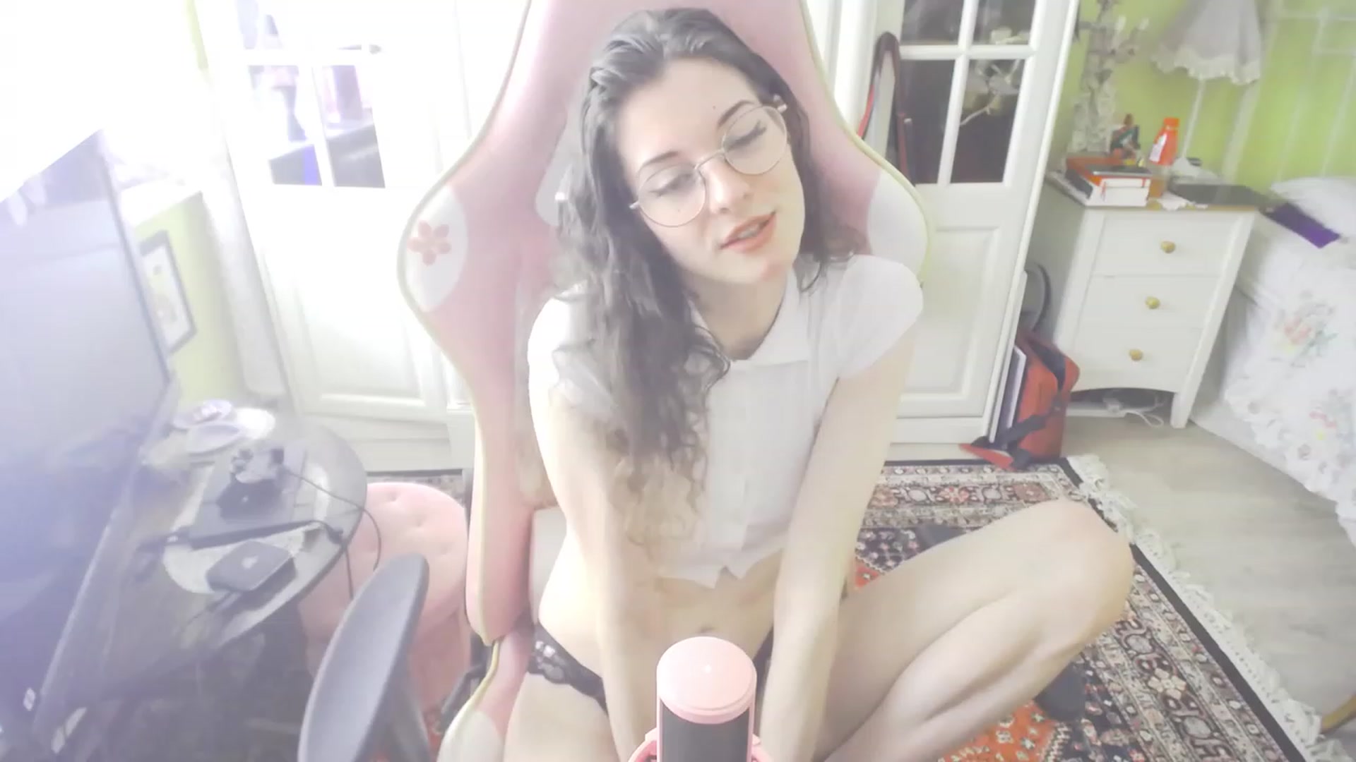 Gallery image thumbnail from viola__'s myfreecams stream on, 09/08/2023, 14:40 image 12 of 20