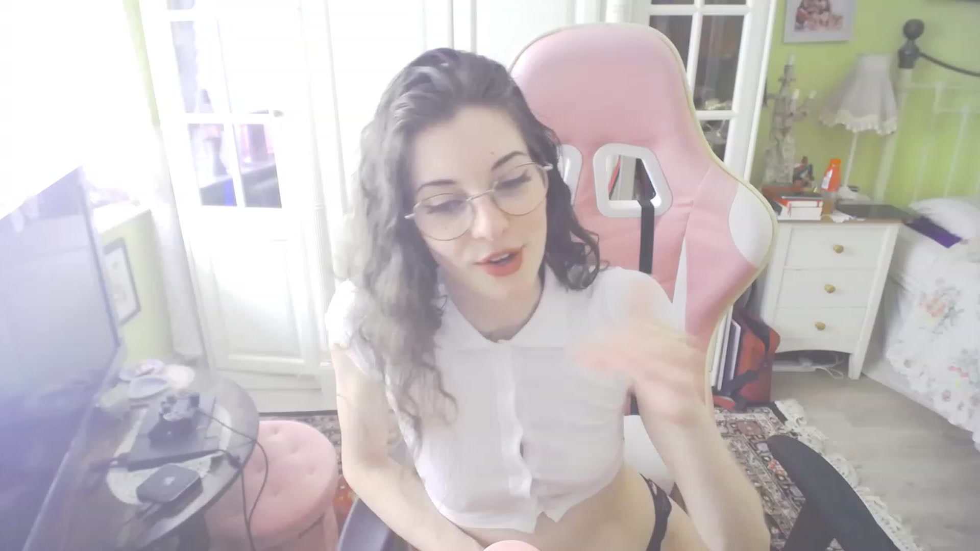 Gallery image thumbnail from viola__'s myfreecams stream on, 09/08/2023, 14:40 image 4 of 20