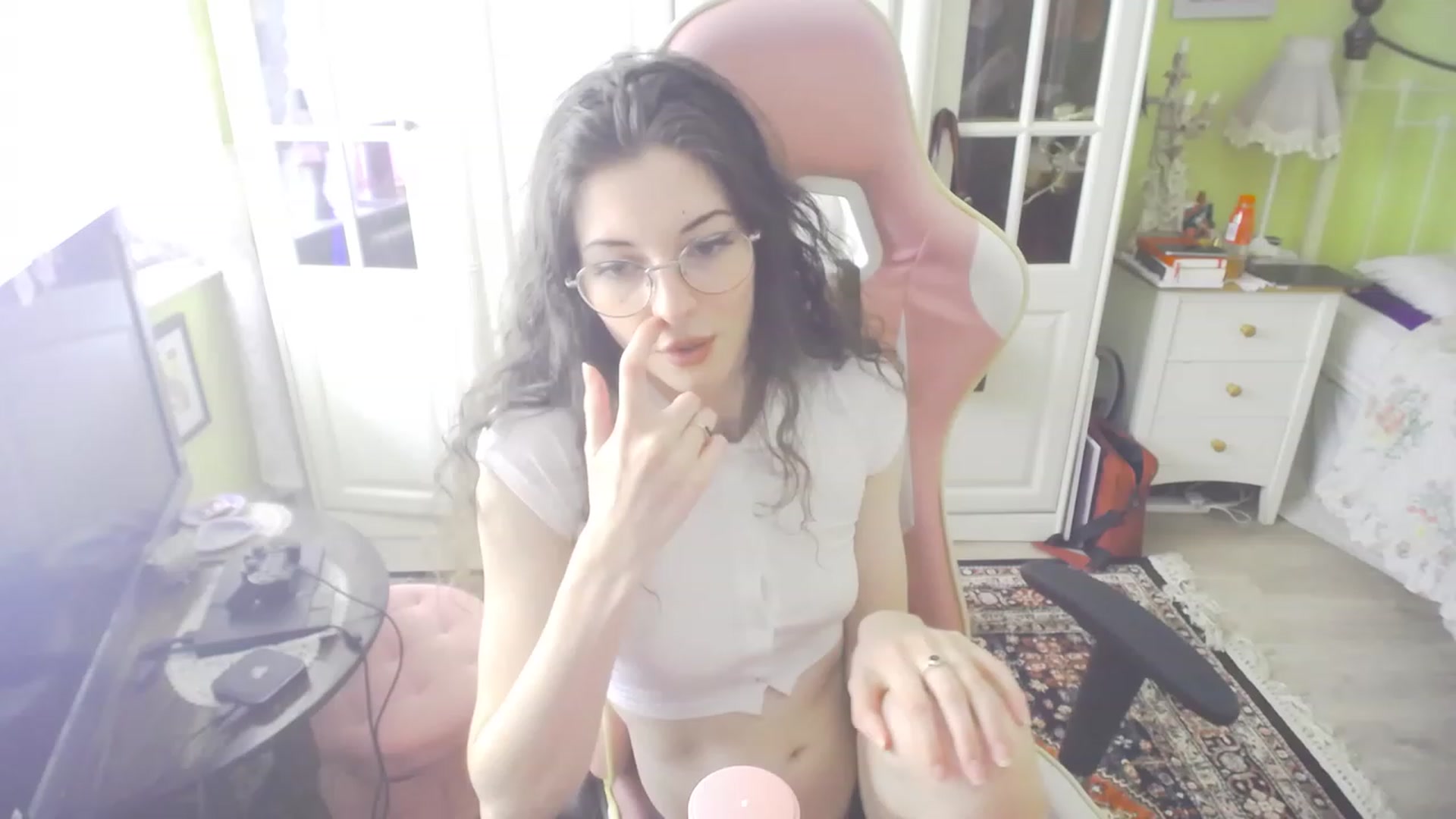 Gallery image thumbnail from viola__'s myfreecams stream on, 09/08/2023, 14:40 image 17 of 20