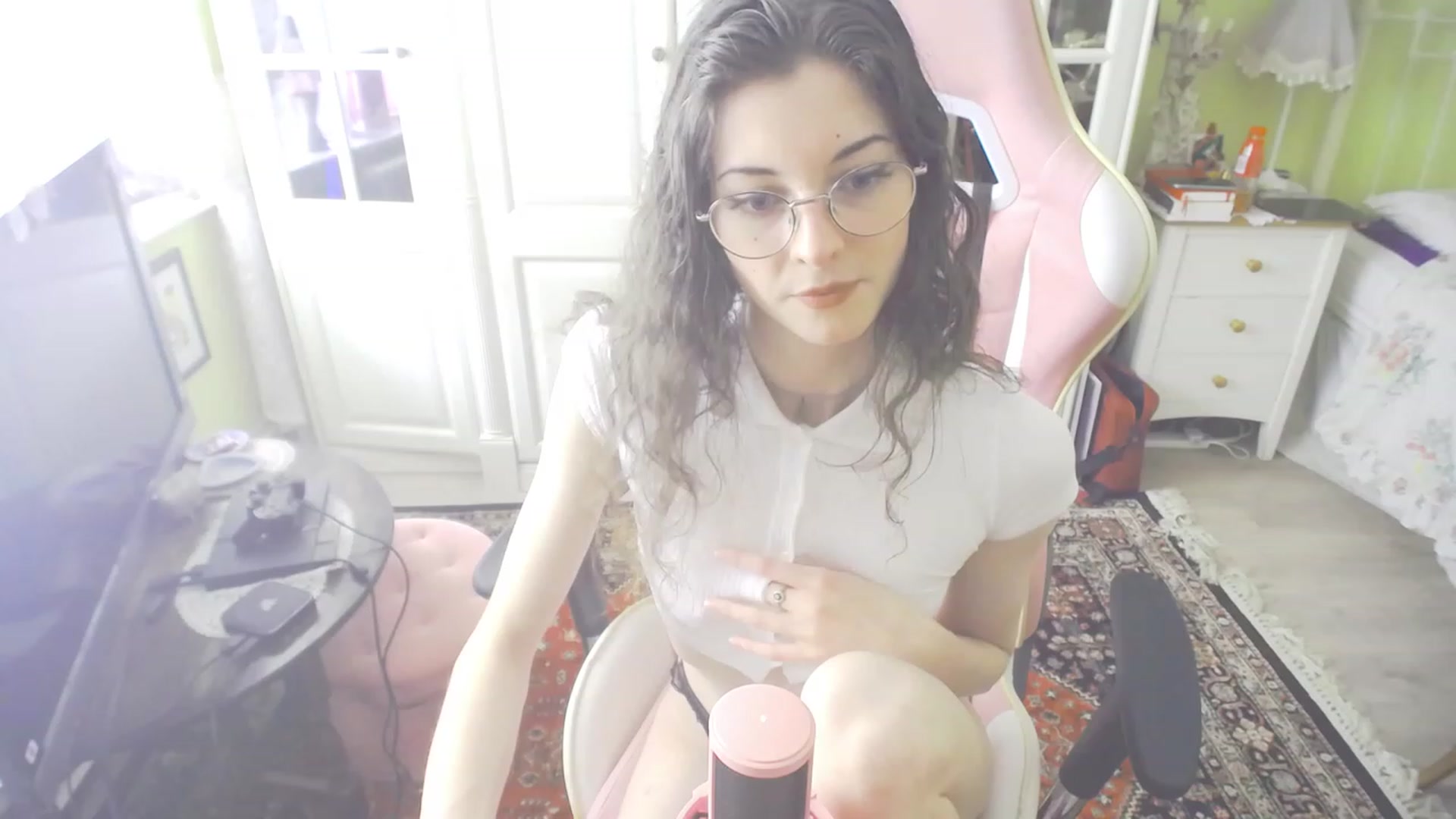Gallery image thumbnail from viola__'s myfreecams stream on, 09/08/2023, 14:40 image 6 of 20