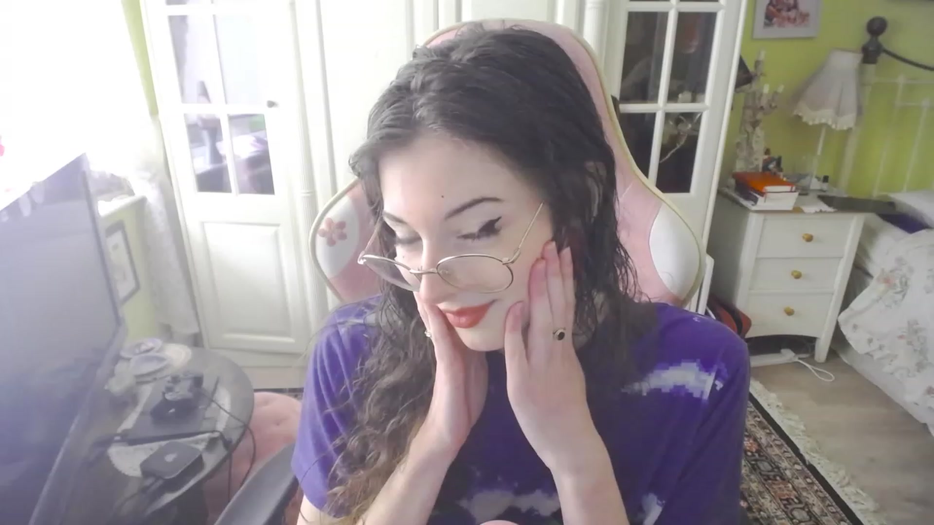 Gallery image thumbnail from viola__'s myfreecams stream on, 09/20/2023, 16:07 image 14 of 20