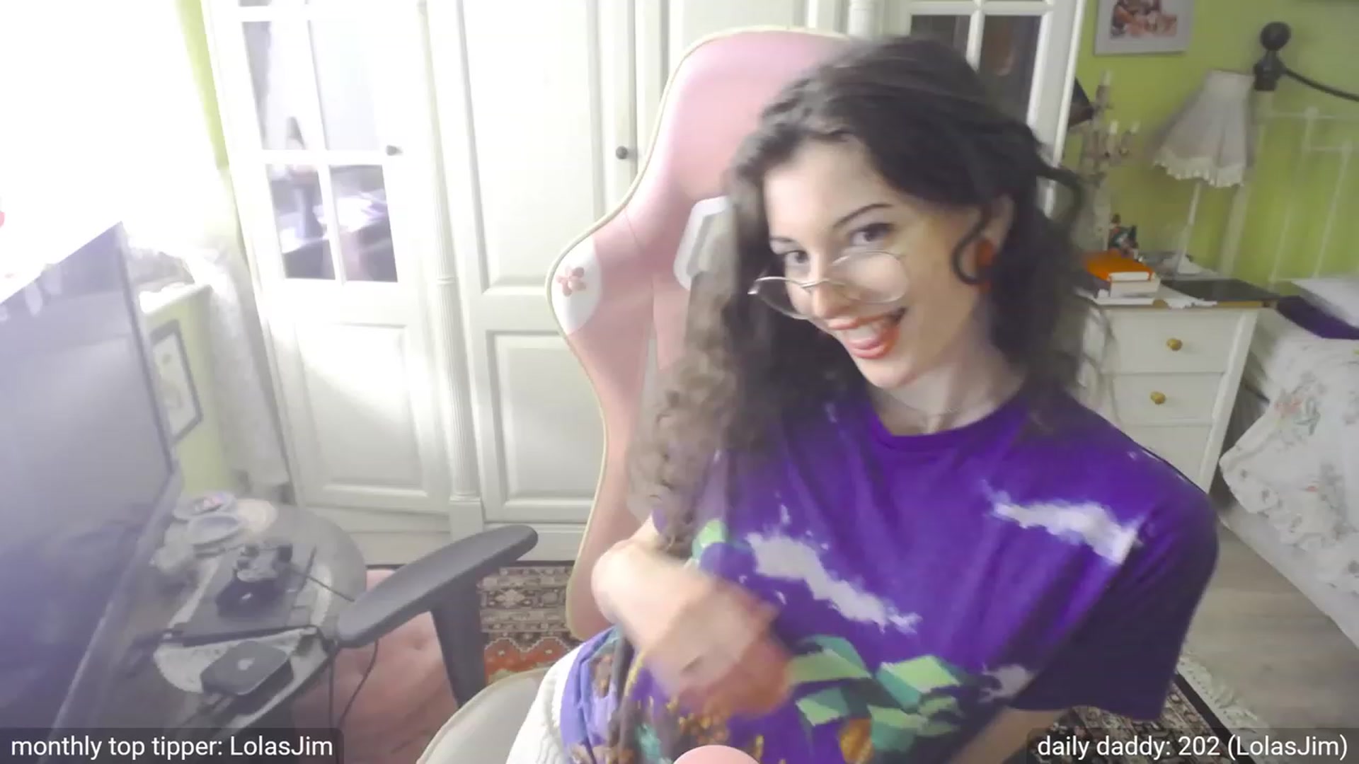 Gallery image thumbnail from viola__'s myfreecams stream on, 09/20/2023, 17:05 image 17 of 20