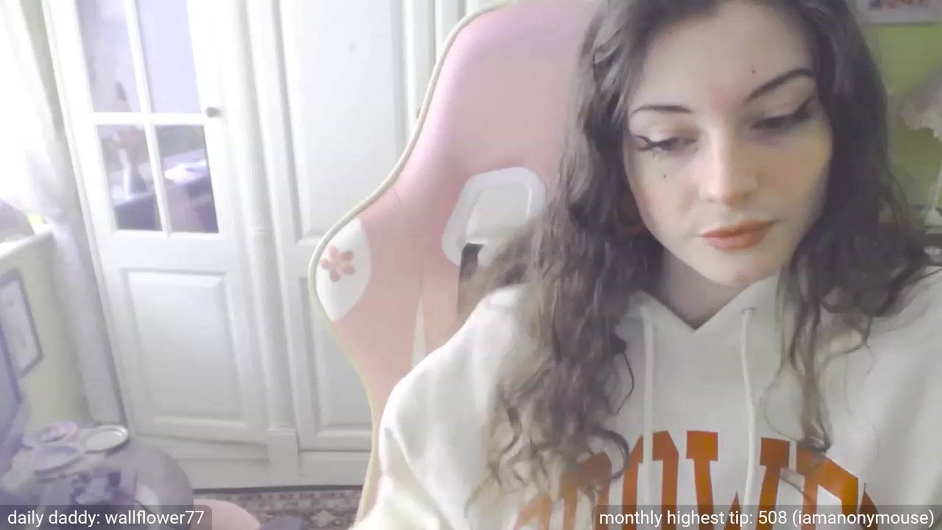 Gallery image thumbnail from viola__'s myfreecams stream on, 09/27/2023, 13:06 image 5 of 20